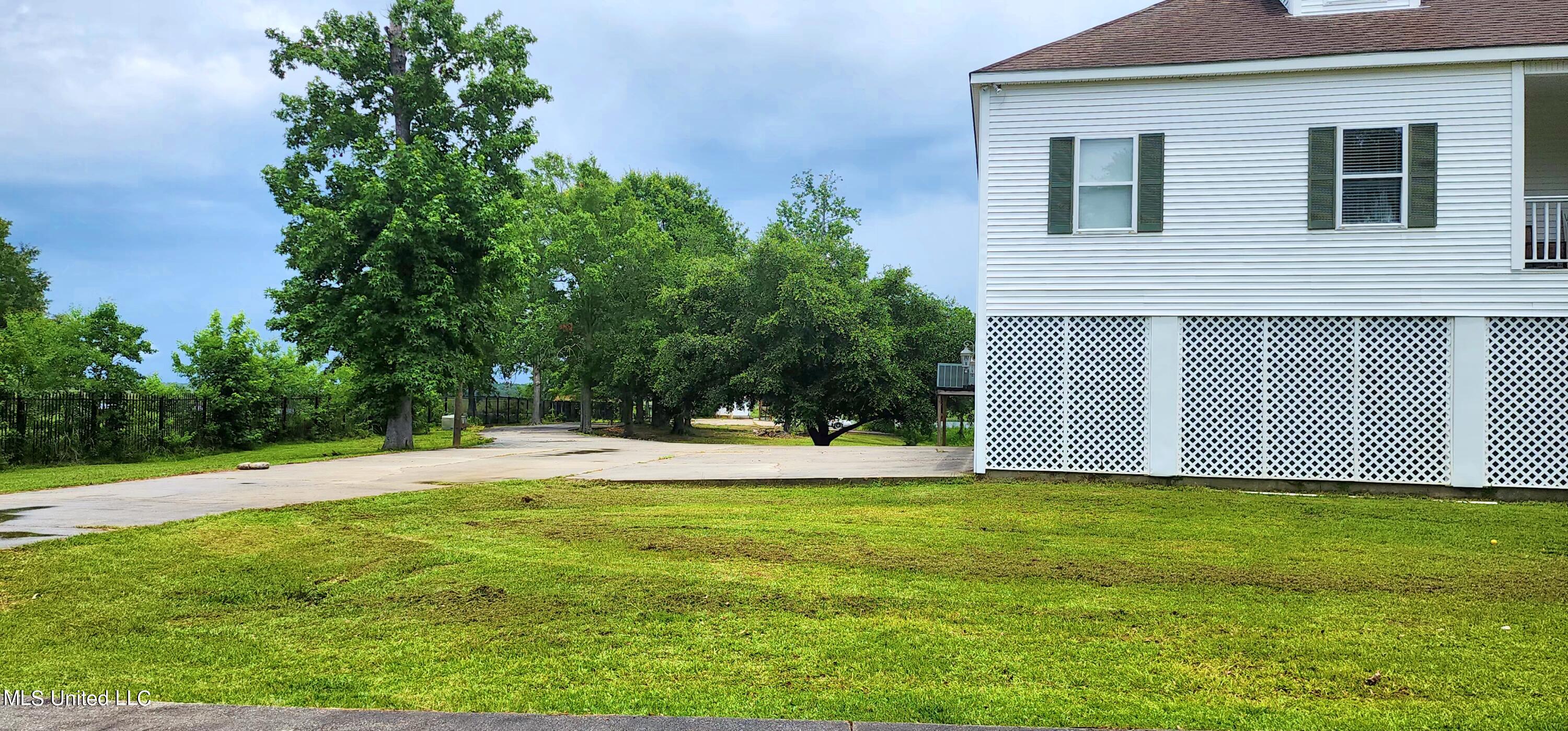 13018 Jordan Bluff Drive, Kiln, Mississippi image 2