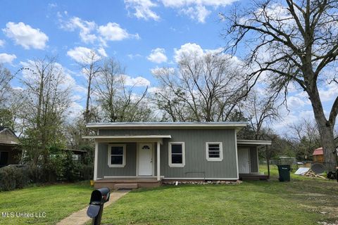 Homes For Sale - 307 W Cayuga Street<br/> Crystal Springs, MS 39059
