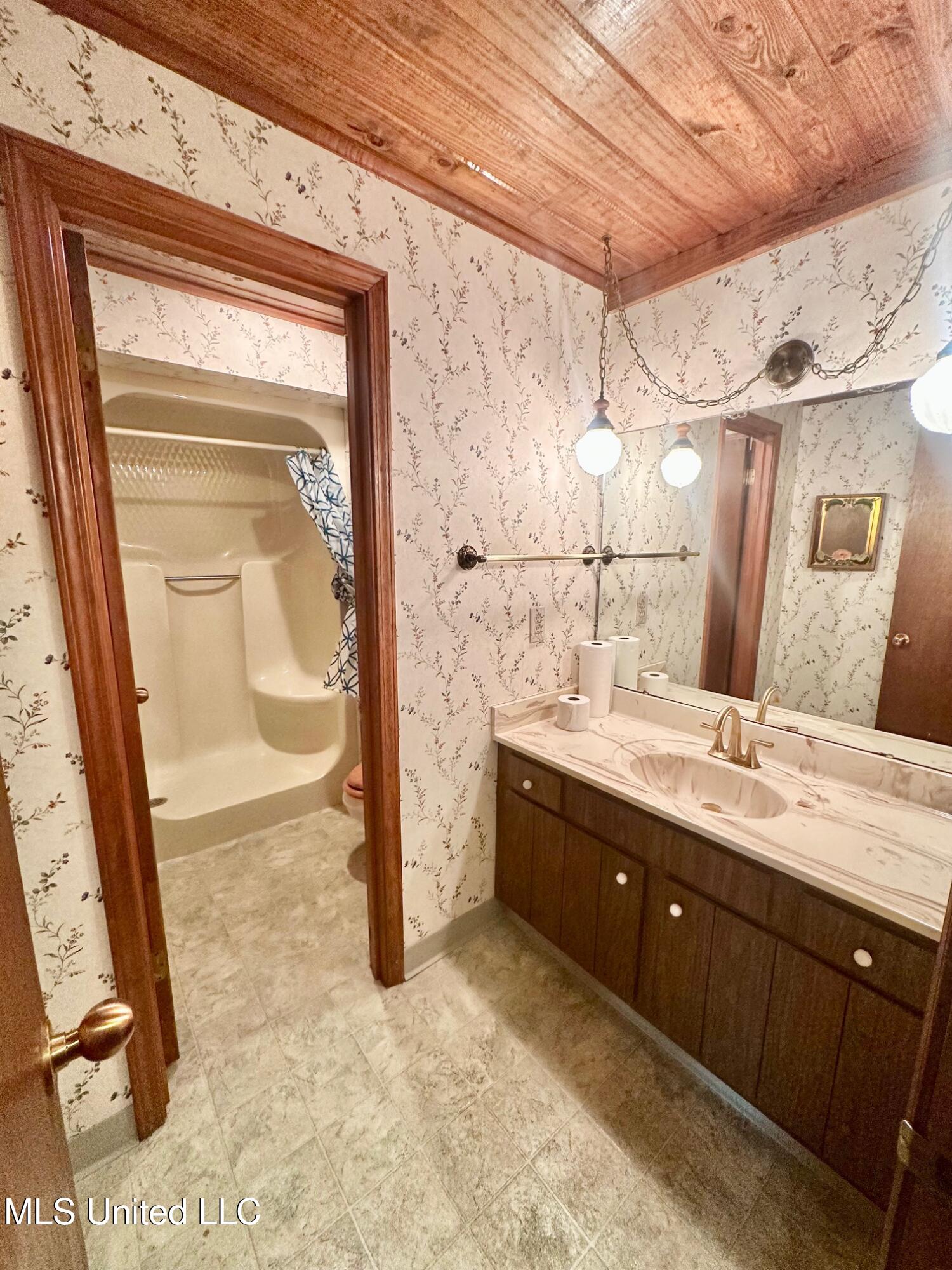 577 W Lakeshore Drive, Carriere, Mississippi image 14