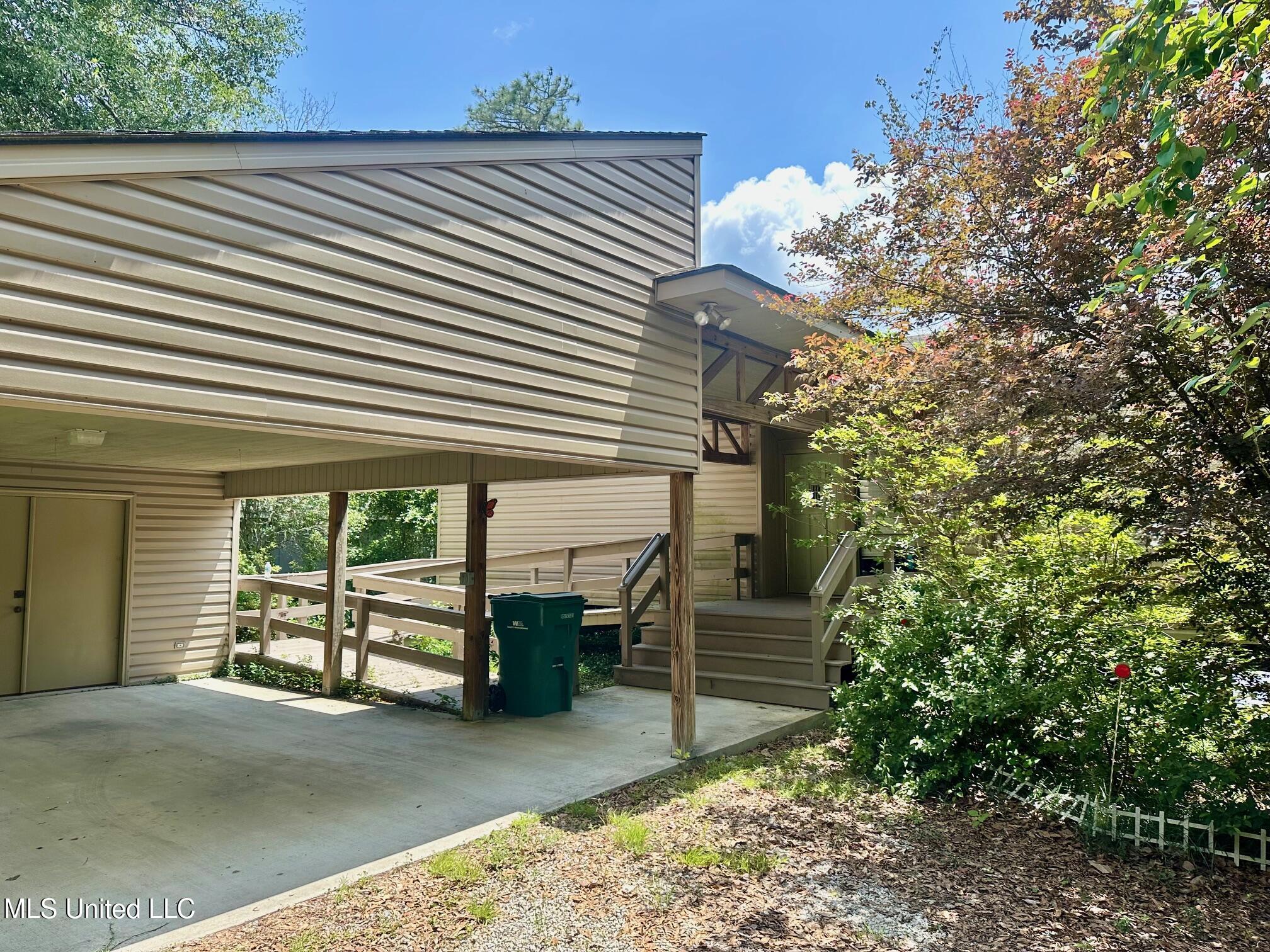 577 W Lakeshore Drive, Carriere, Mississippi image 29