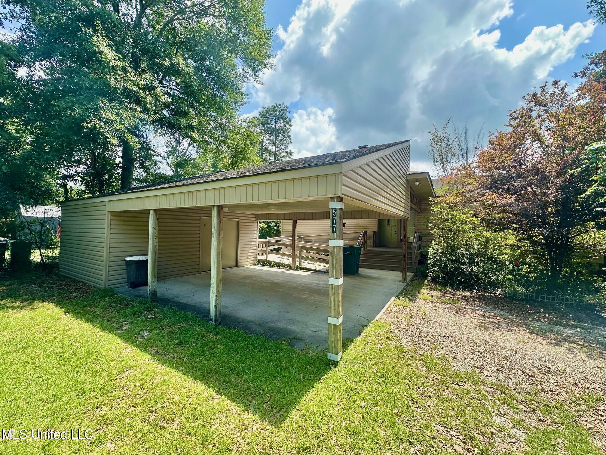 577 W Lakeshore Drive, Carriere, Mississippi image 9