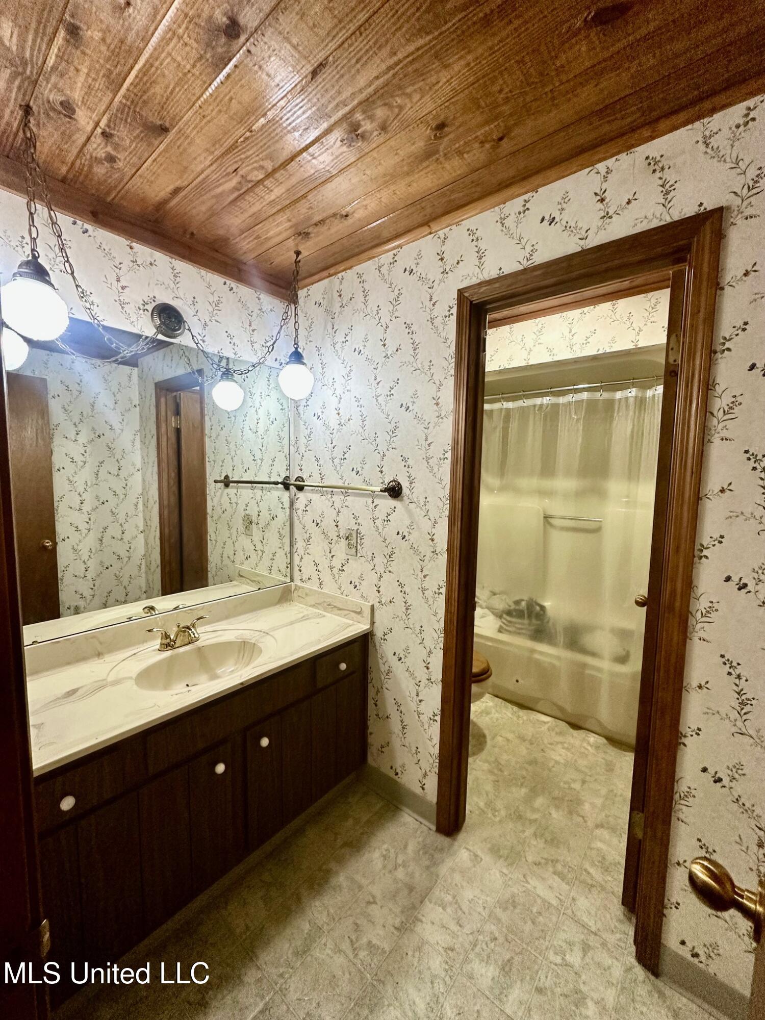 577 W Lakeshore Drive, Carriere, Mississippi image 10