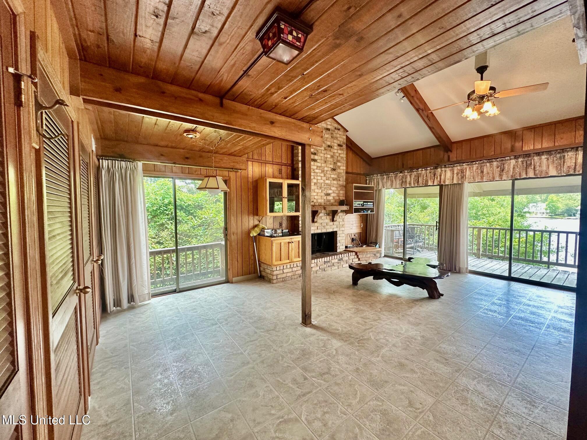 577 W Lakeshore Drive, Carriere, Mississippi image 4