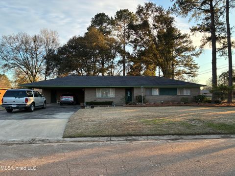 Homes For Sale - 1610 Barnes Circle<br/> Lawrence County, Monticello, MS 39654