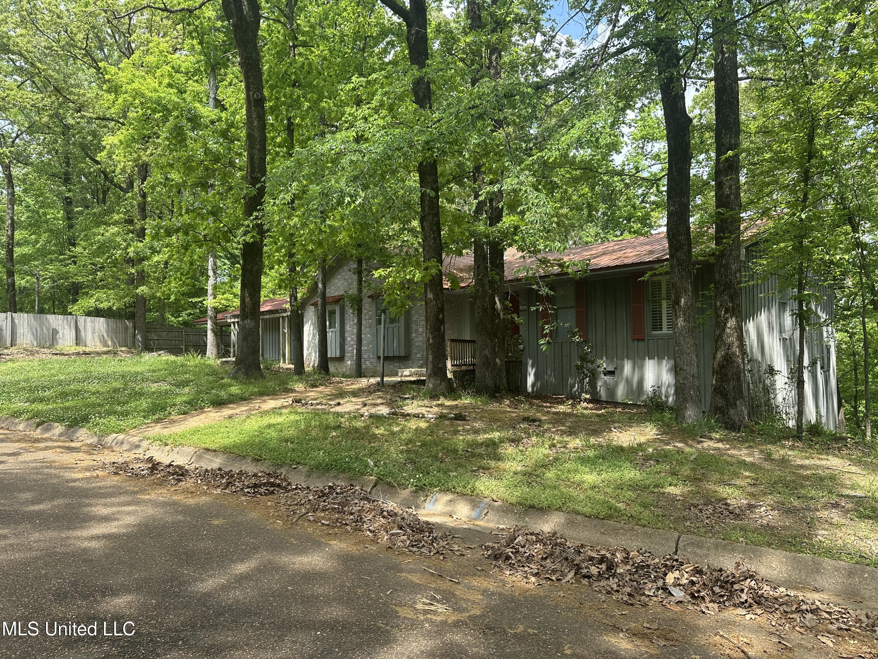 204 Fort Drive, Grenada, Mississippi image 3
