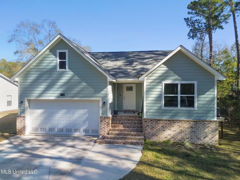 Homes For Sale - 1132 Ash Street<br/> Ocean Springs, MS 39564