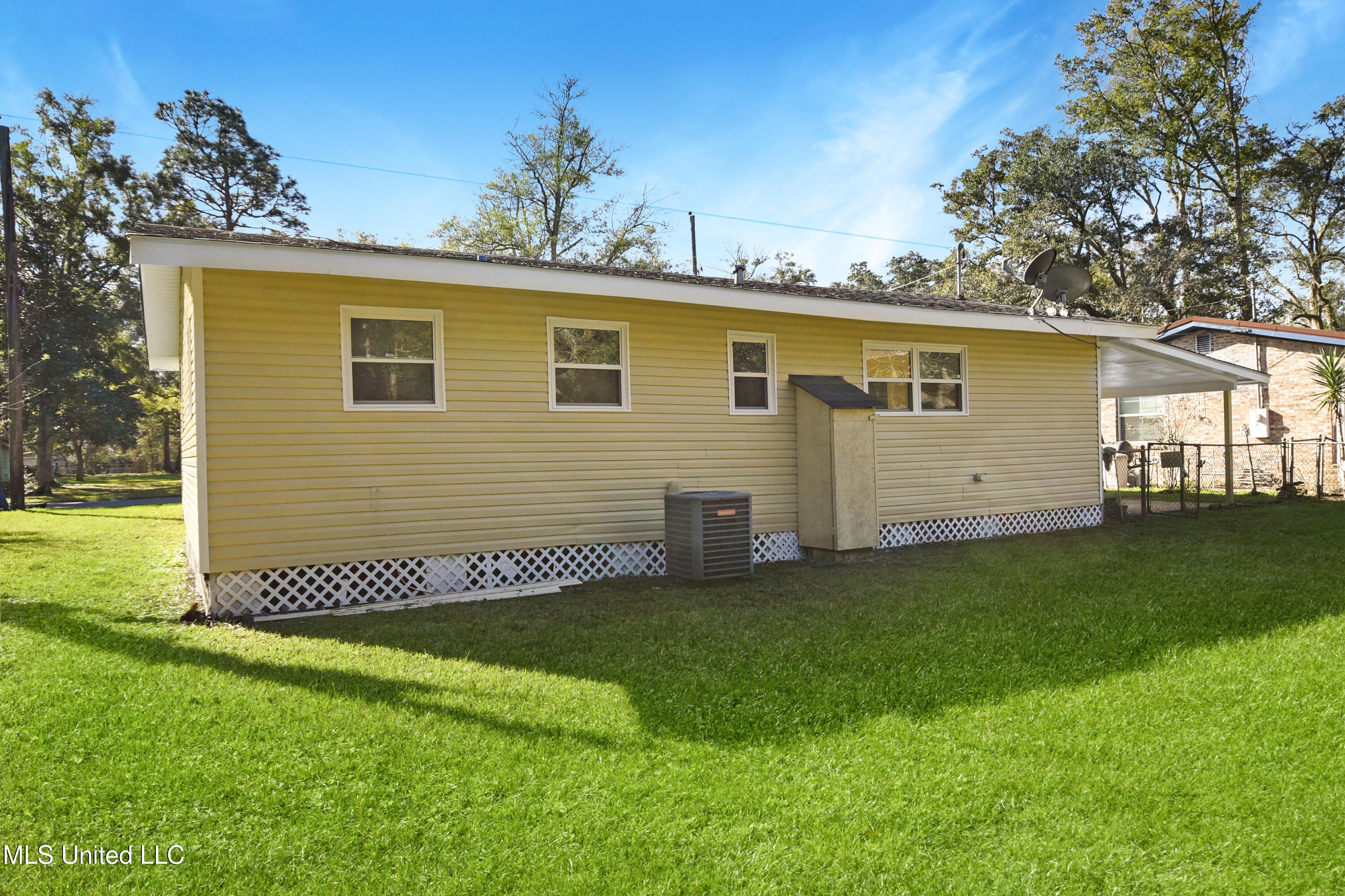 3625 Rollins Avenue, Moss Point, Mississippi image 2