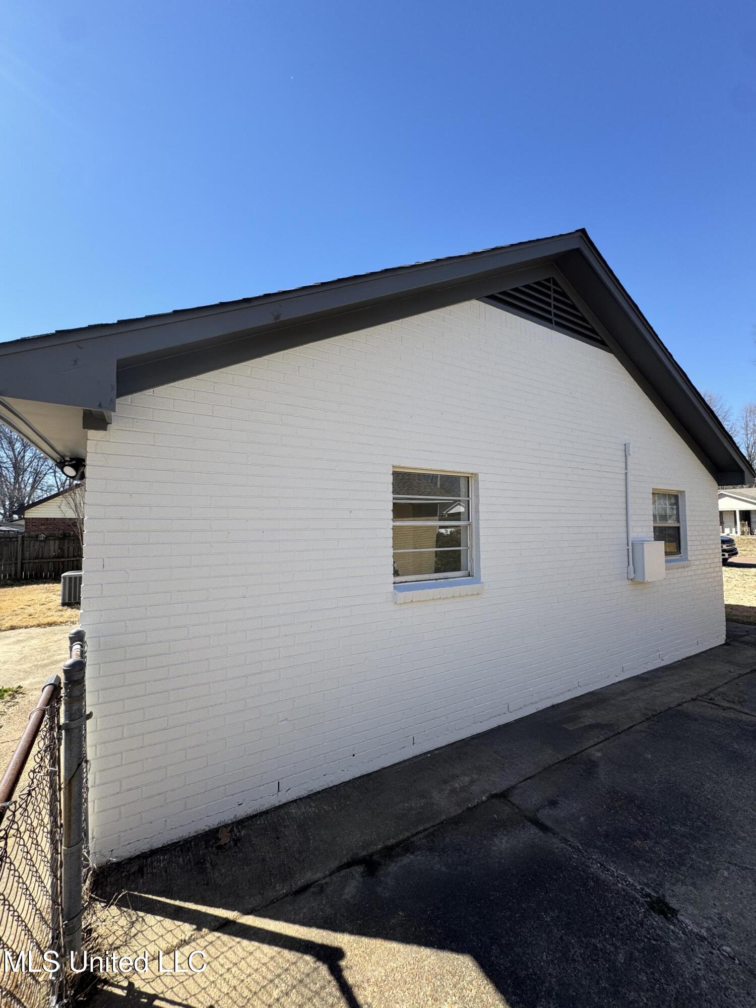 717 Valley Springs Drive, Southaven, Mississippi image 4
