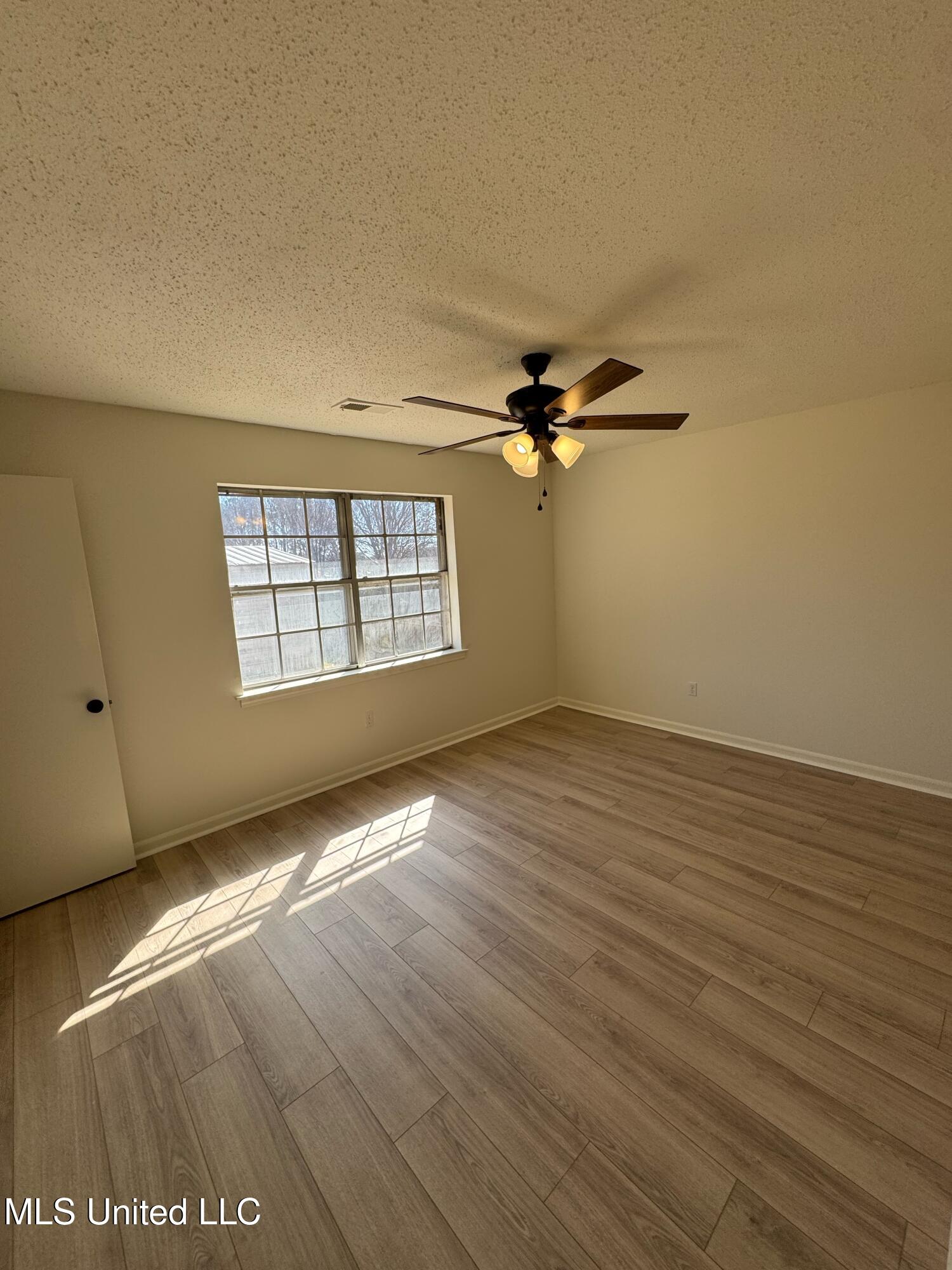717 Valley Springs Drive, Southaven, Mississippi image 19