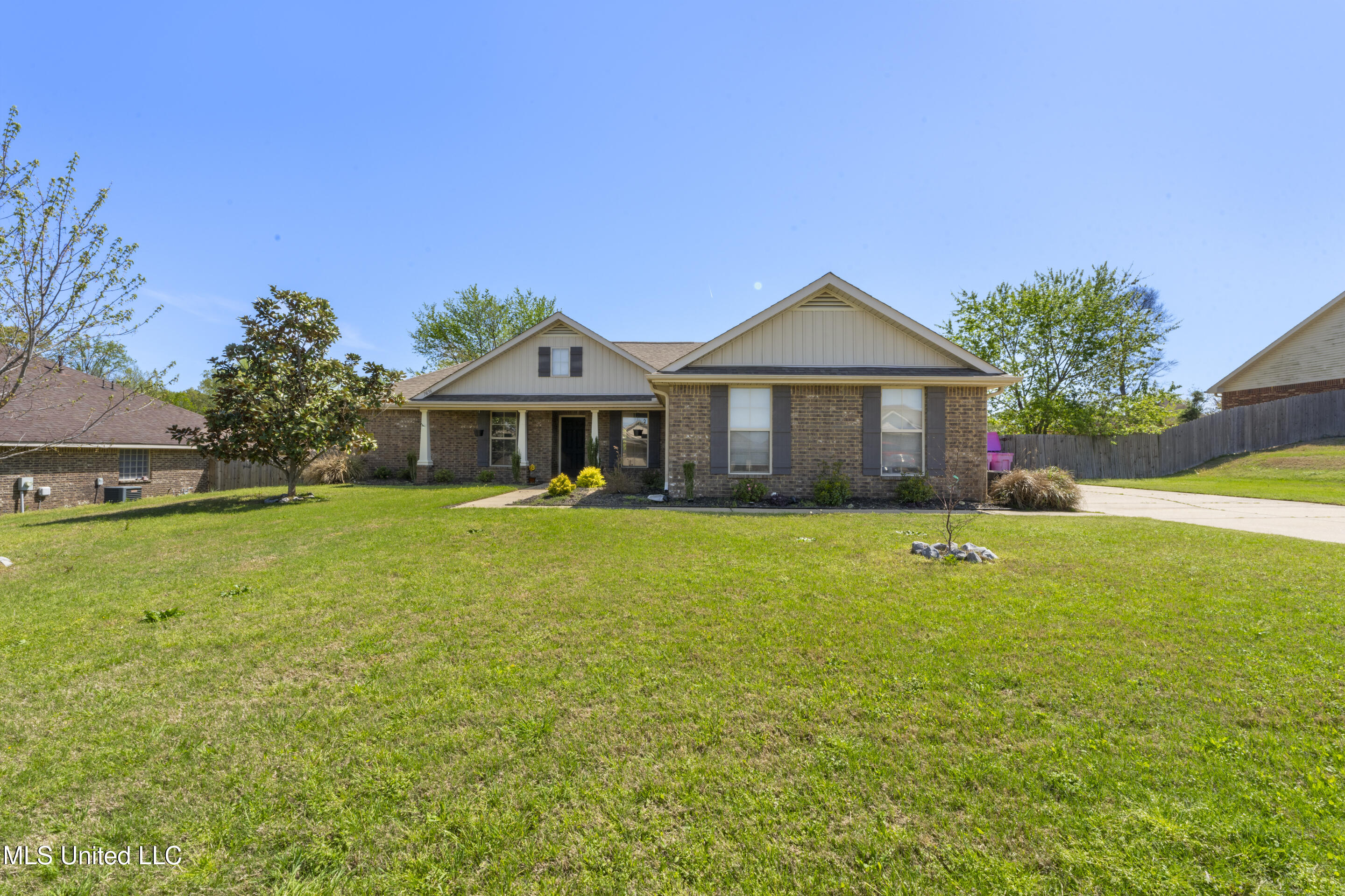 7656 E Brierfield Drive, Southaven, Mississippi image 1