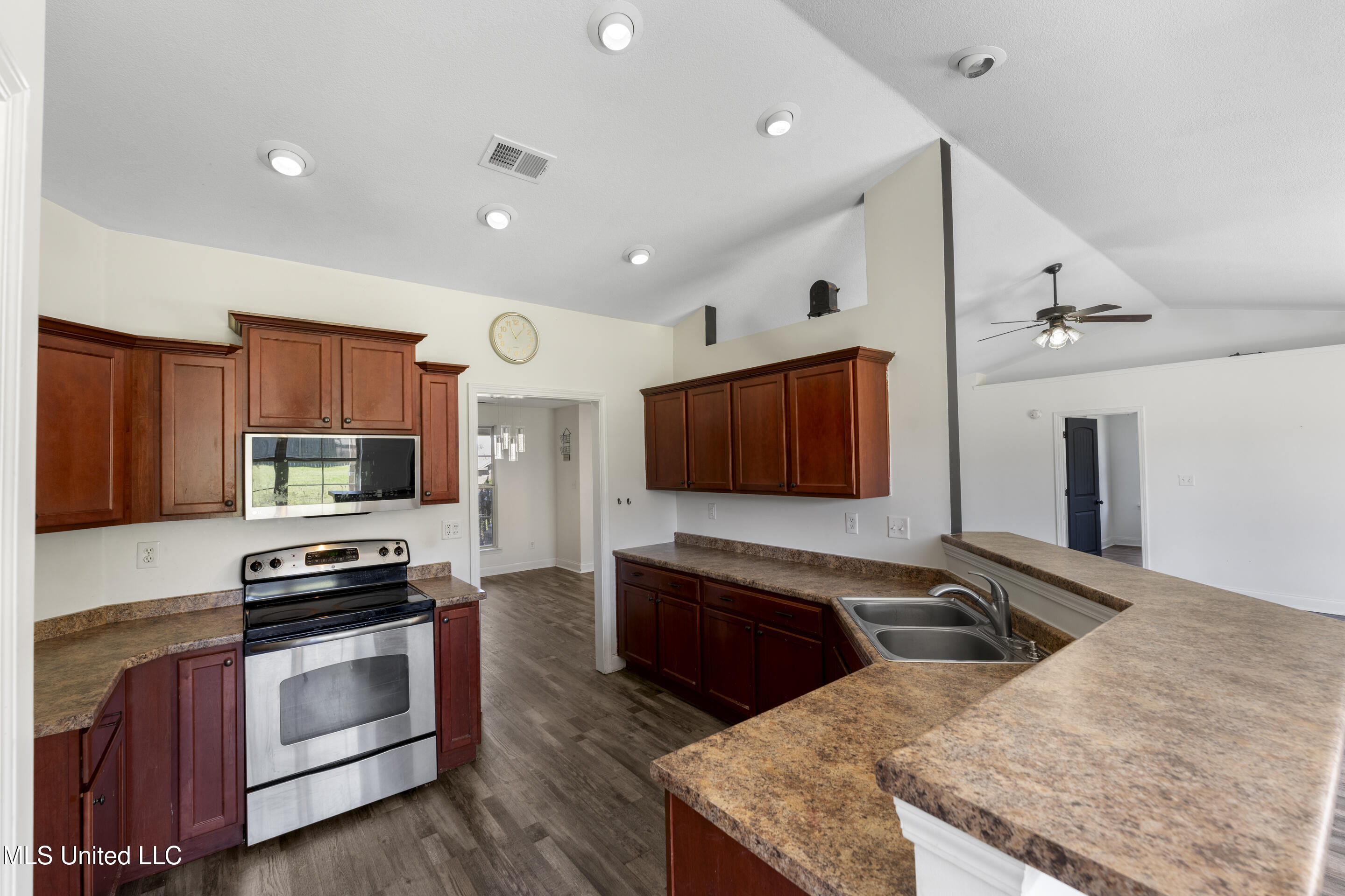 7656 E Brierfield Drive, Southaven, Mississippi image 10