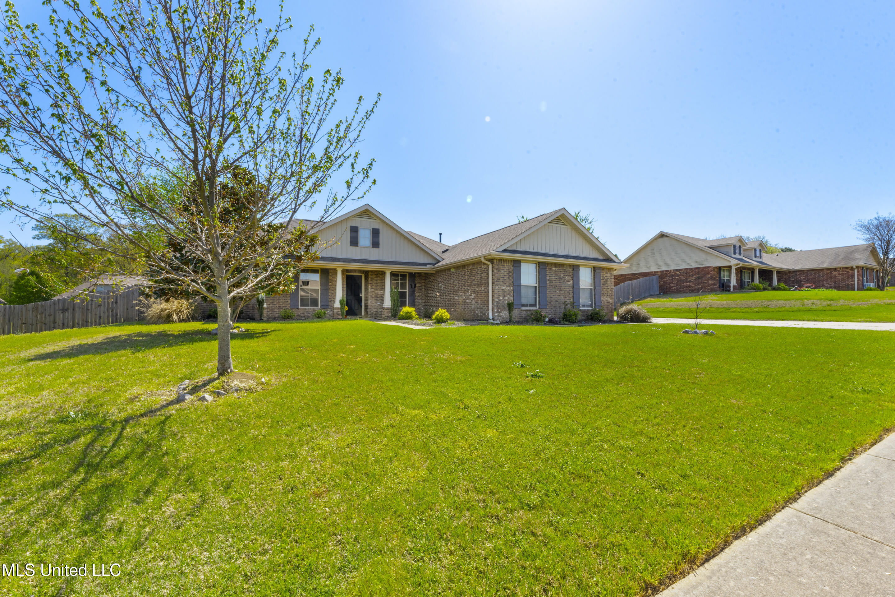 7656 E Brierfield Drive, Southaven, Mississippi image 1
