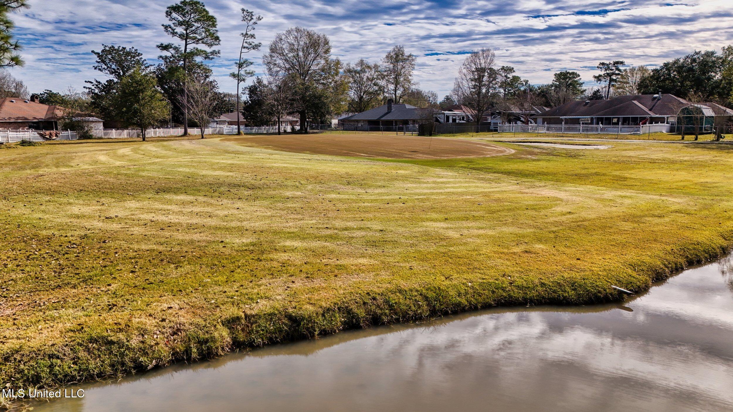 556 Fairway Drive, Picayune, Mississippi image 28