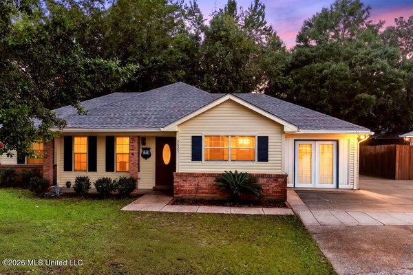 2625 BEACHVIEW DR, OCEAN SPRINGS, MS 39564 - Image 2228c4b876c57c5c8ca5d92f60bcfc4e/3867621174