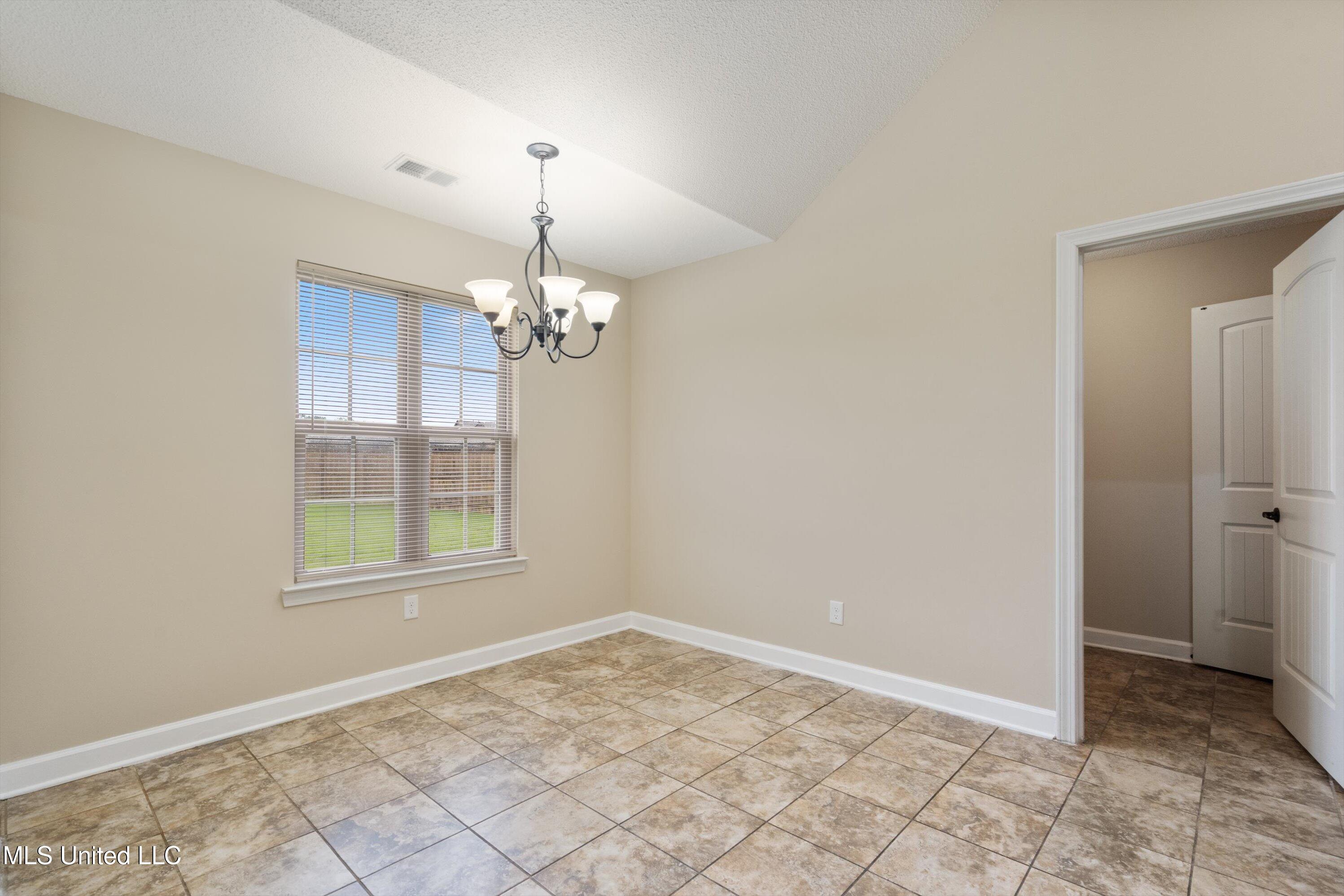 6484 Anna May Drive, Walls, Mississippi image 6