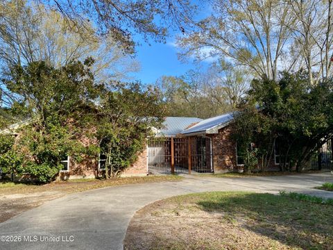 Homes For Sale - 106 Elane Street<br/> Picayune, MS 39466