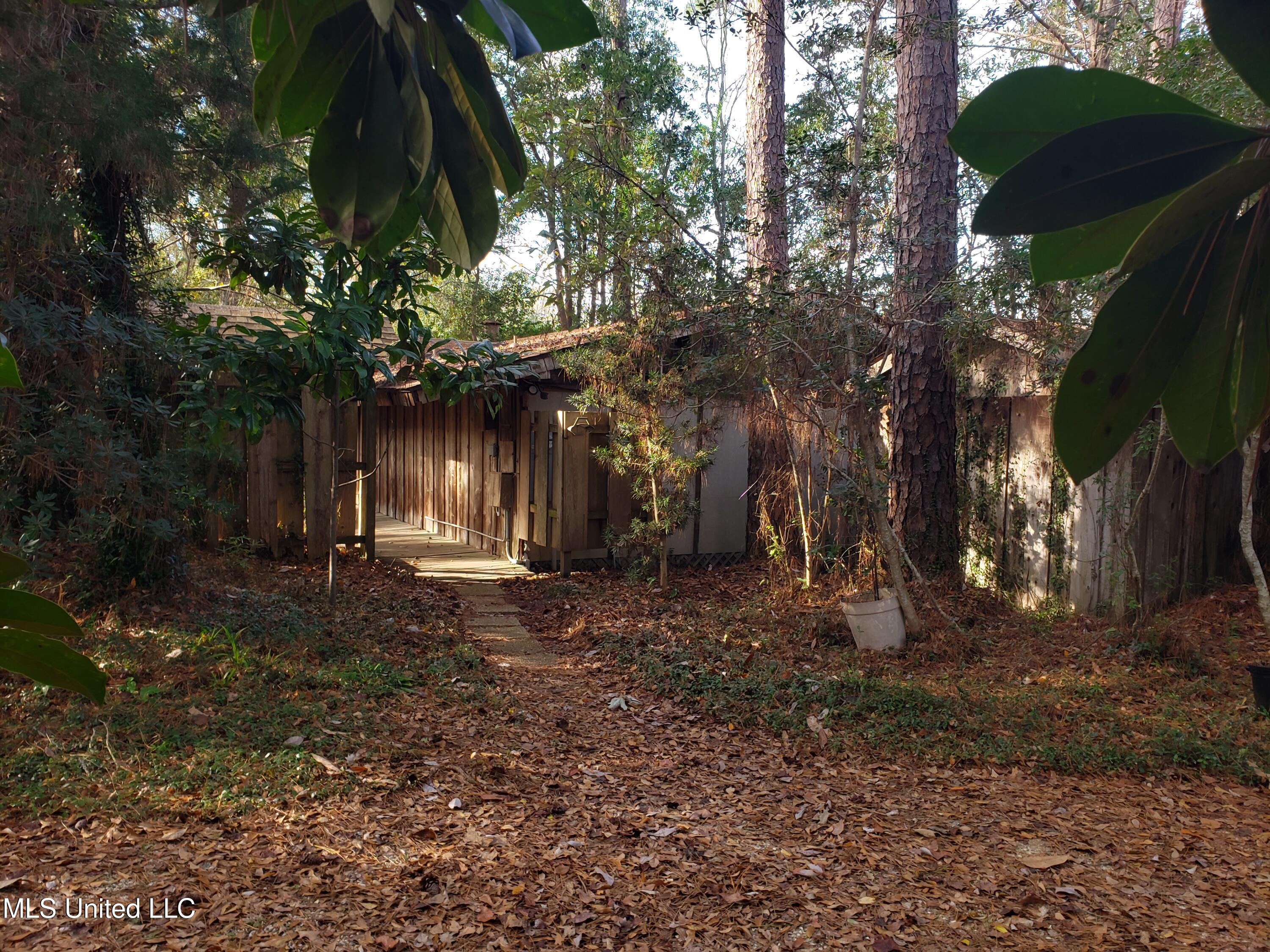 13905 Puerto Drive, Ocean Springs, Mississippi image 9