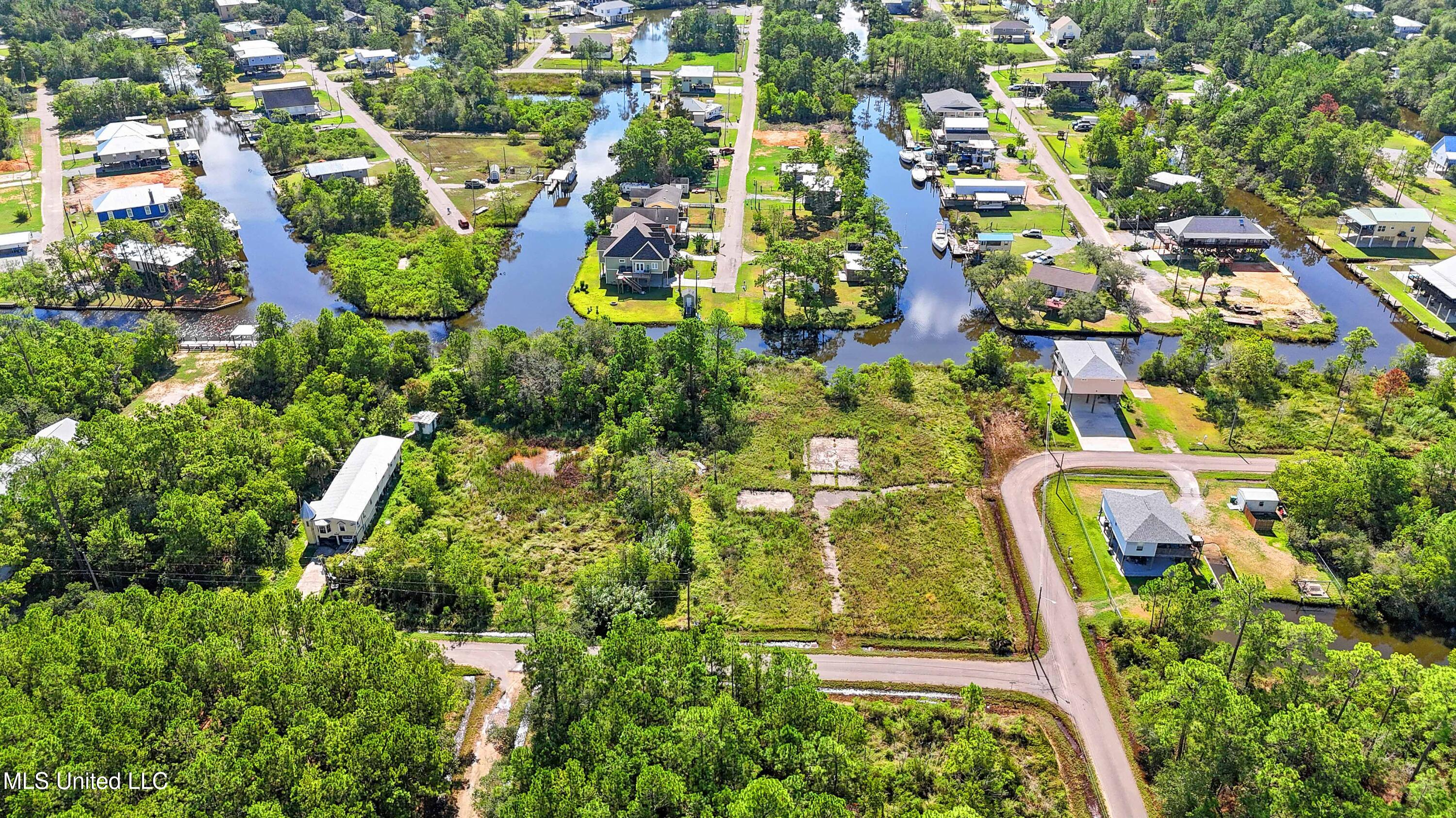 10010 E Bayou View Drive, Bay Saint Louis, Mississippi image 11