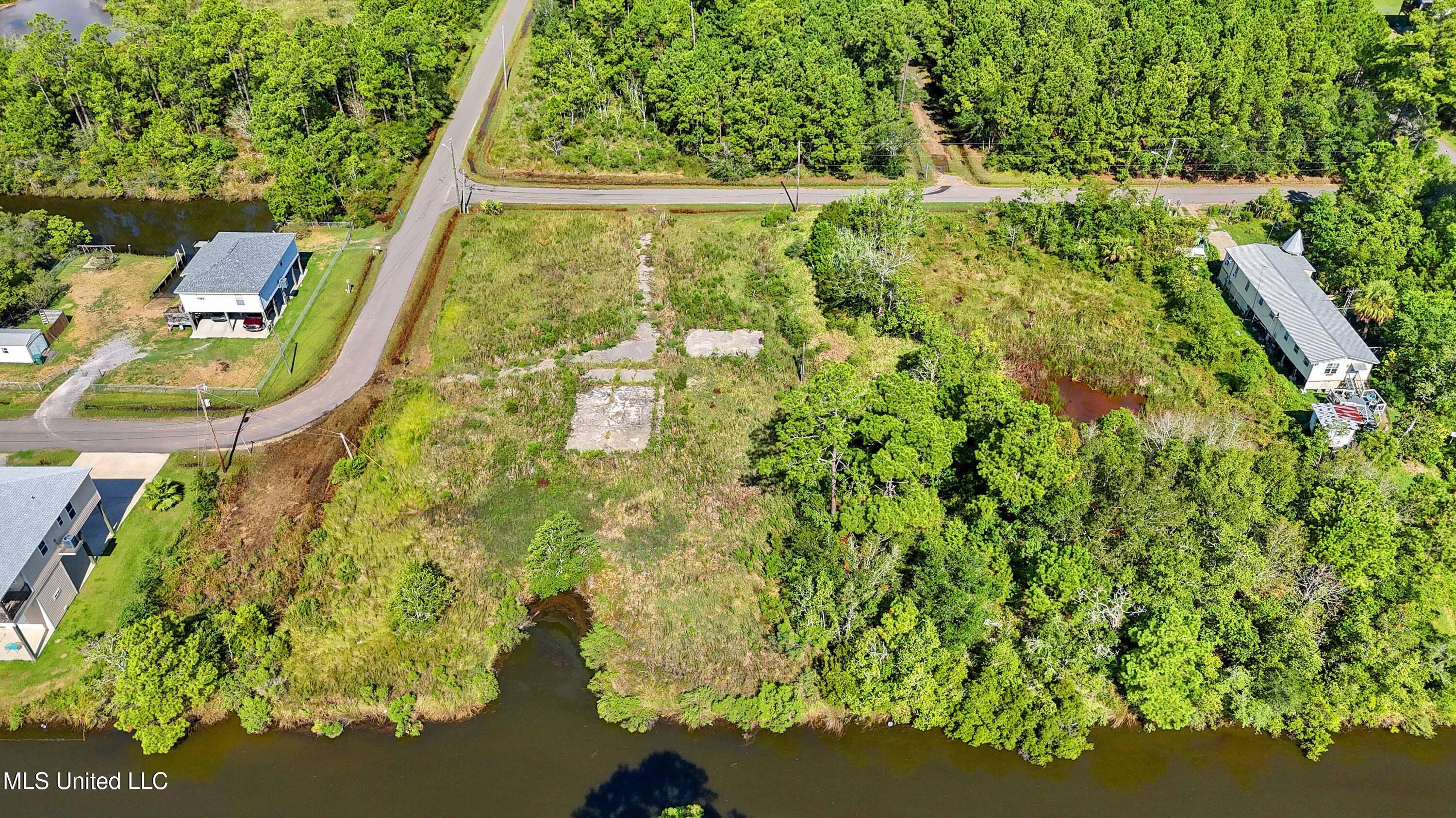 10010 E Bayou View Drive, Bay Saint Louis, Mississippi image 7