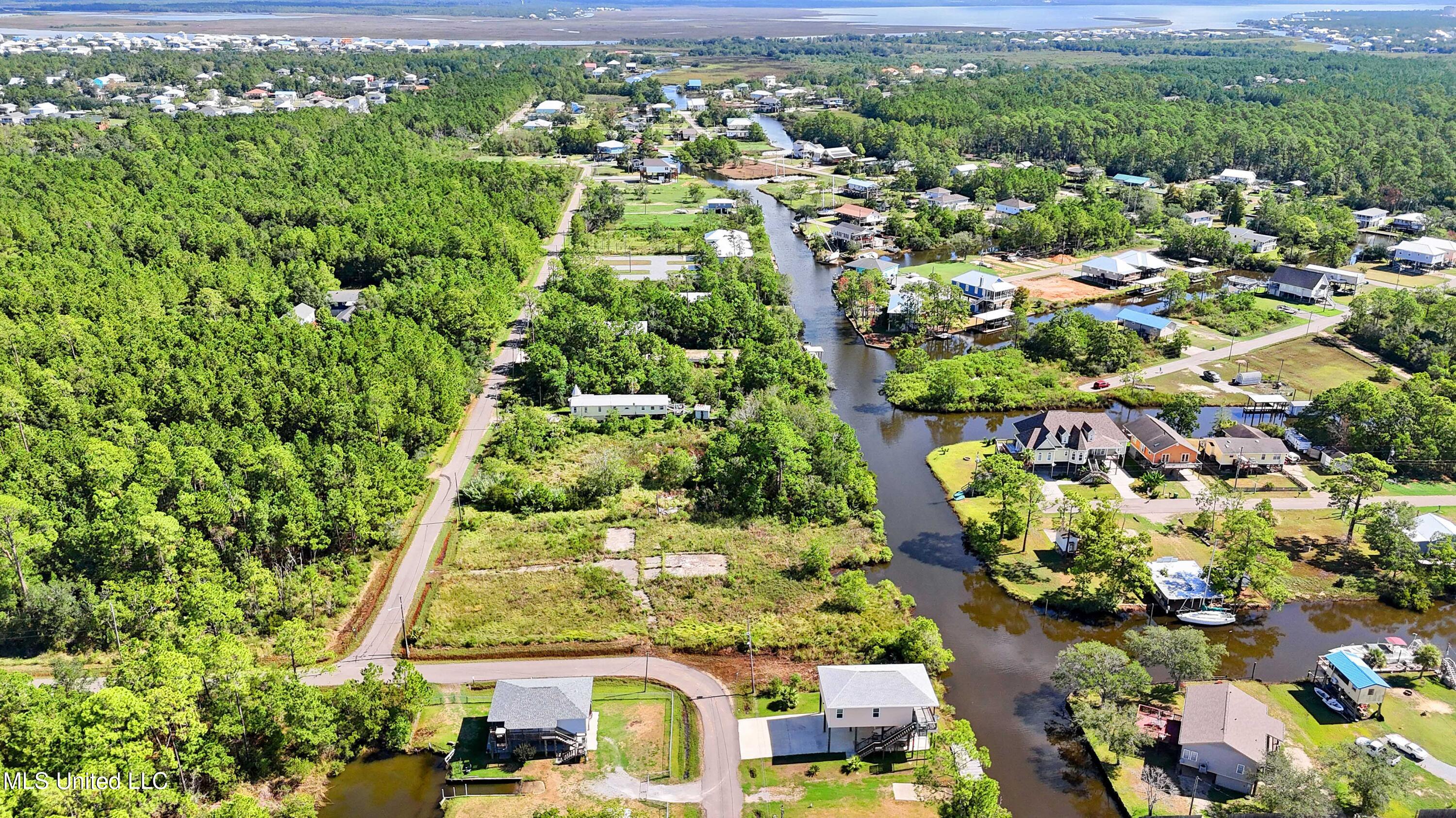 10010 E Bayou View Drive, Bay Saint Louis, Mississippi image 13