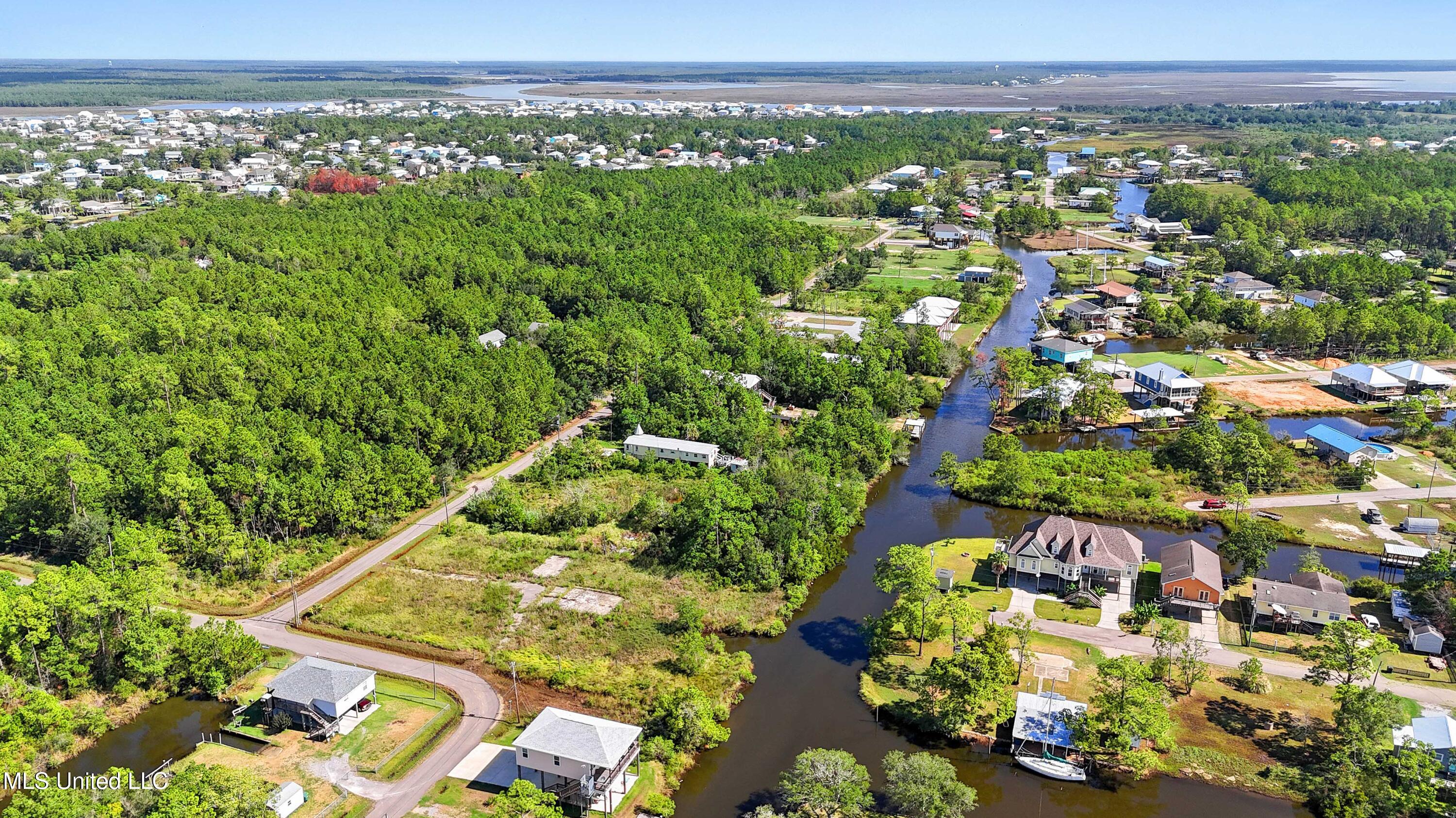 10010 E Bayou View Drive, Bay Saint Louis, Mississippi image 14