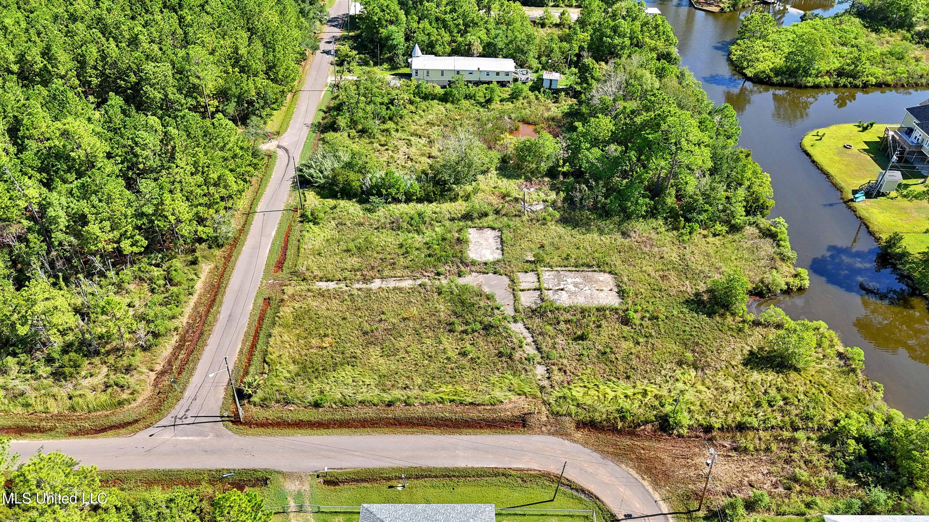 10010 E Bayou View Drive, Bay Saint Louis, Mississippi image 9