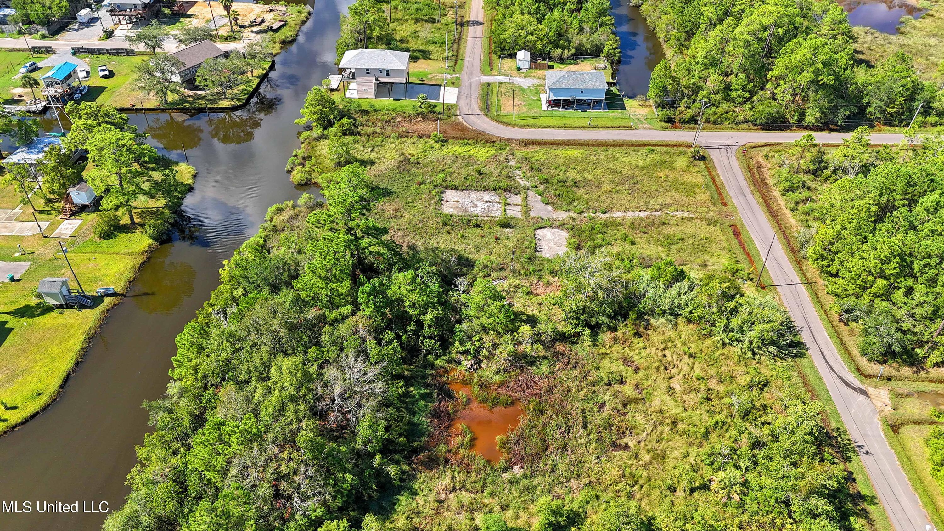 10010 E Bayou View Drive, Bay Saint Louis, Mississippi image 5