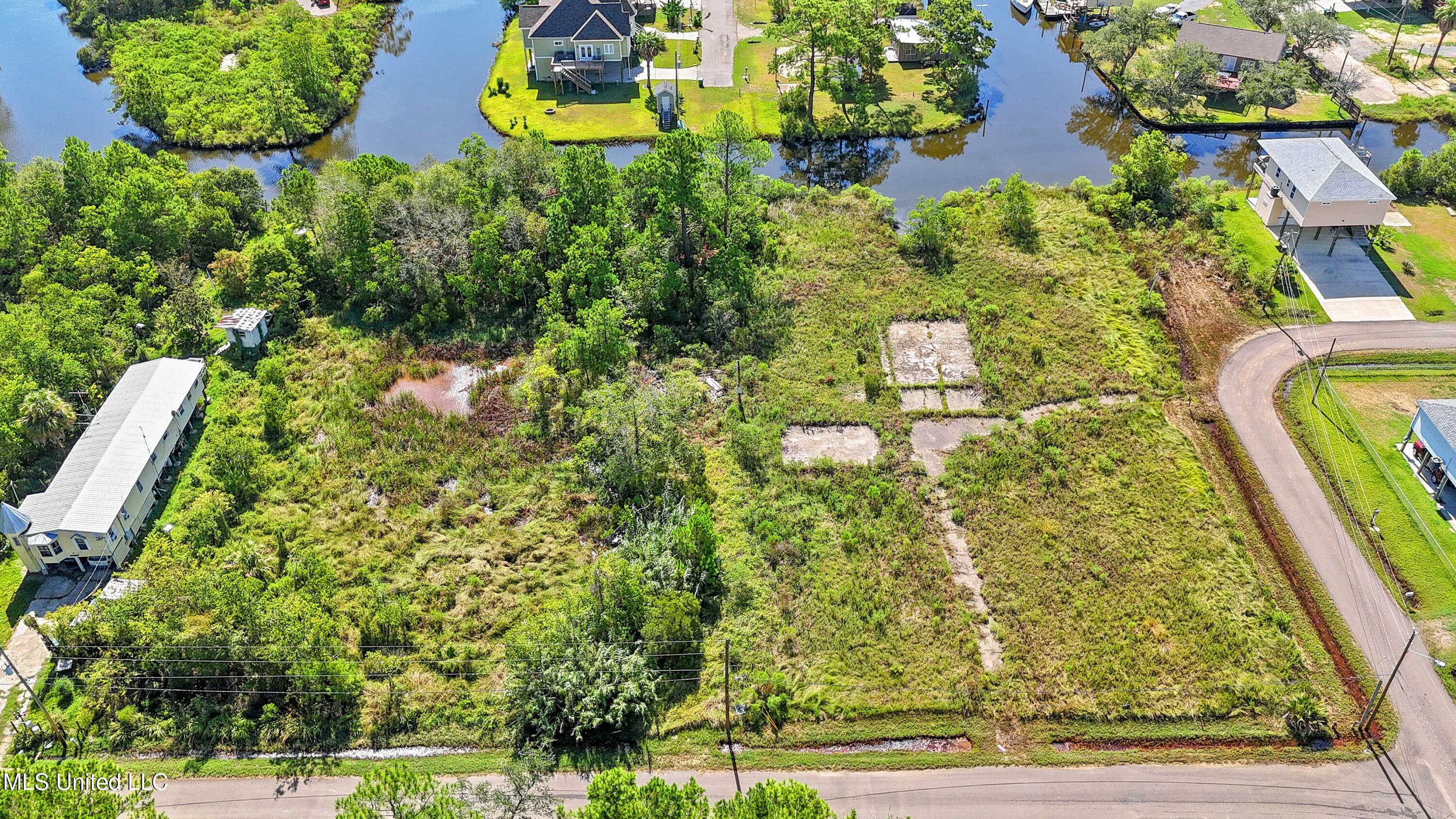 10010 E Bayou View Drive, Bay Saint Louis, Mississippi image 3