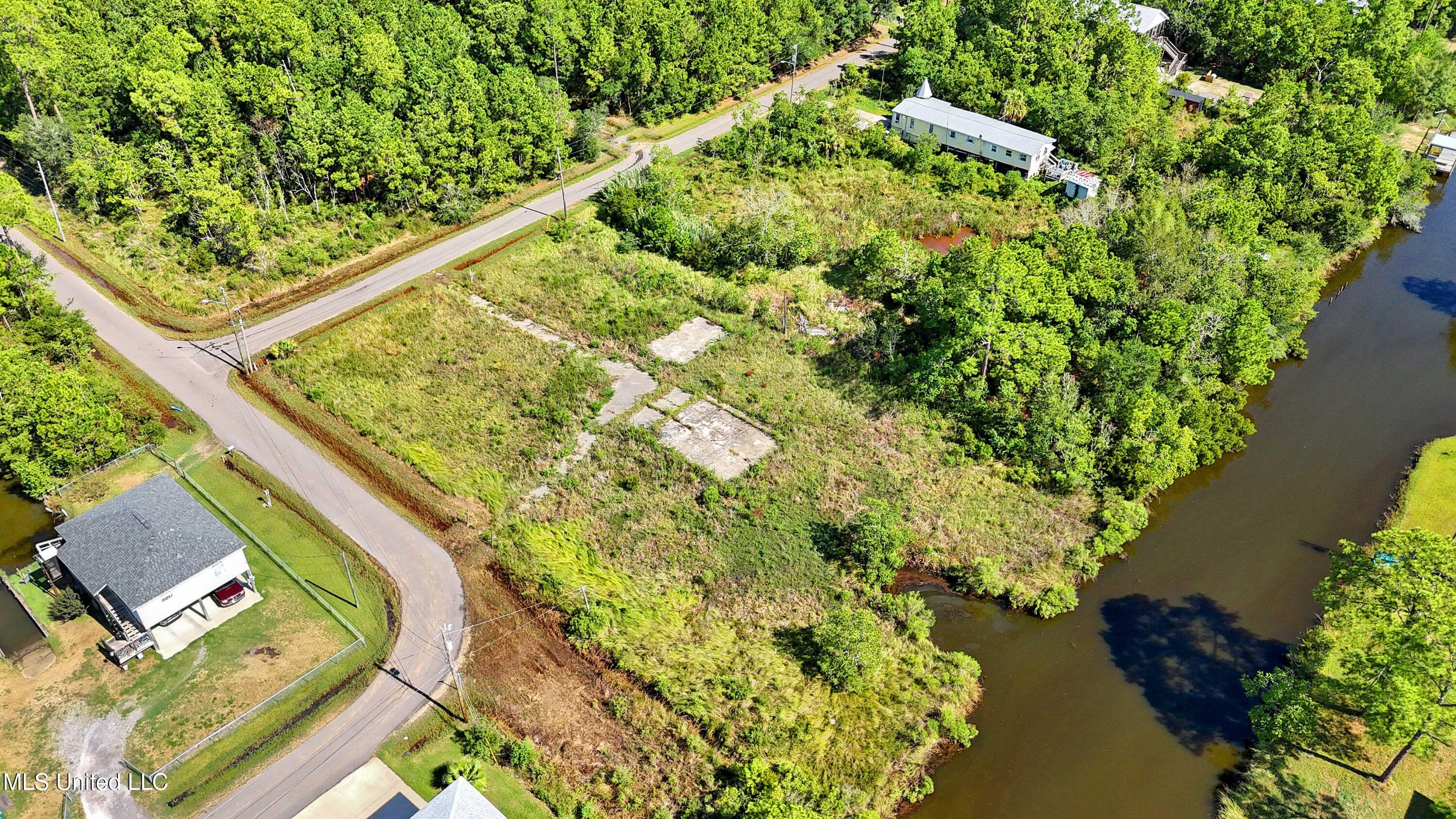 10010 E Bayou View Drive, Bay Saint Louis, Mississippi image 8