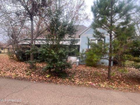 Homes For Sale - 320 Georgia Avenue<br/> Brookhaven, MS 39601