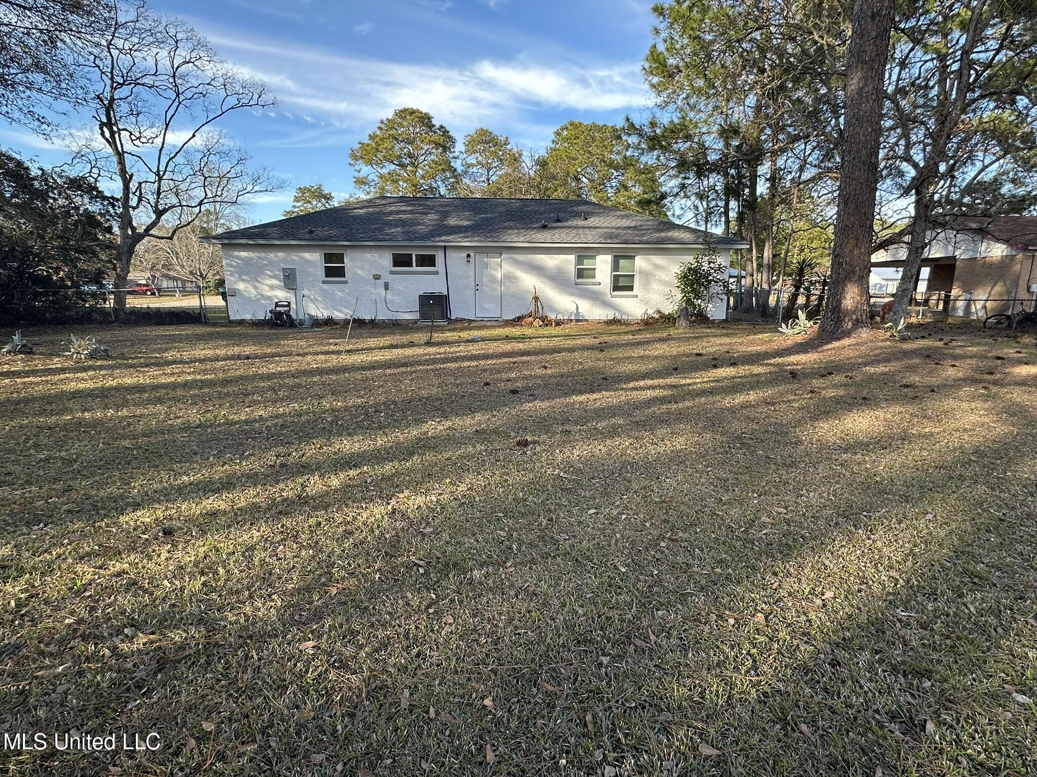 2307 Avenido Encanto Street, Gautier, Mississippi image 2