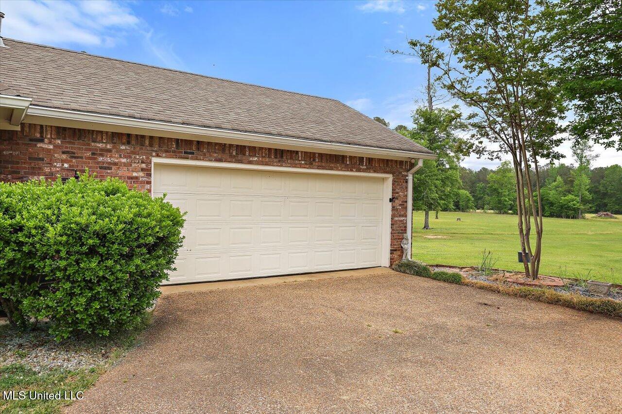 332 Holmes Hollow Lane Lane, Canton, Mississippi image 5