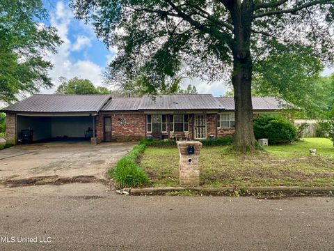 Homes For Sale - 207 Gerald Drive<br/> Leflore County, Greenwood, MS 38930