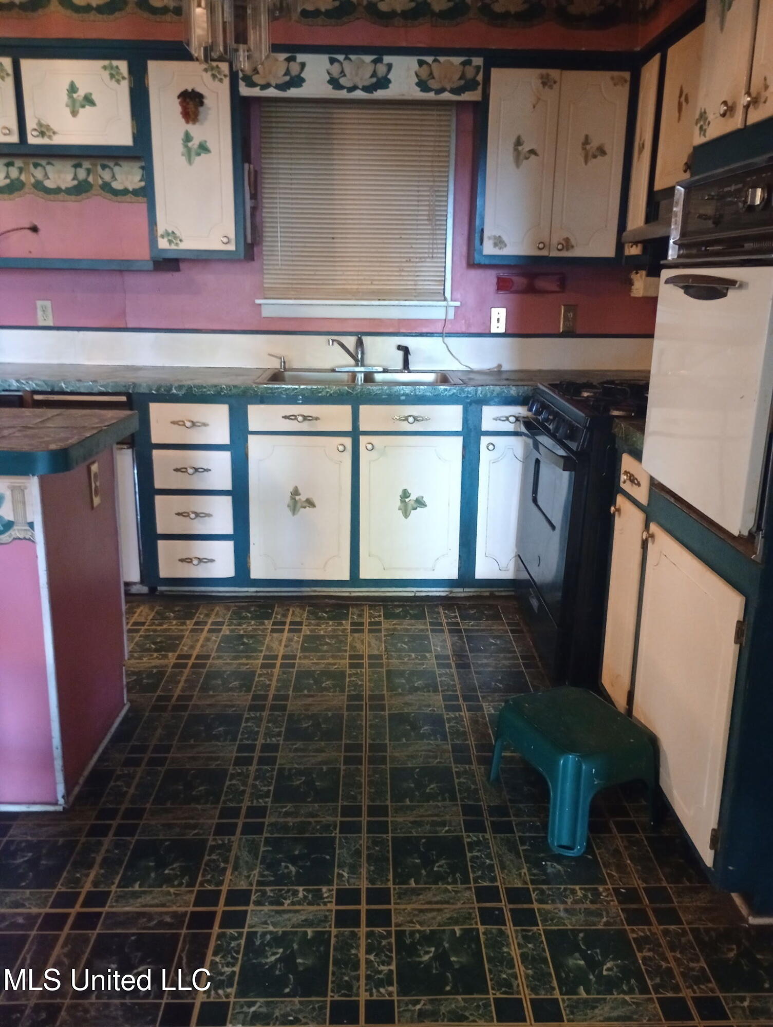 207 Gerald Drive, Greenwood, Mississippi image 2