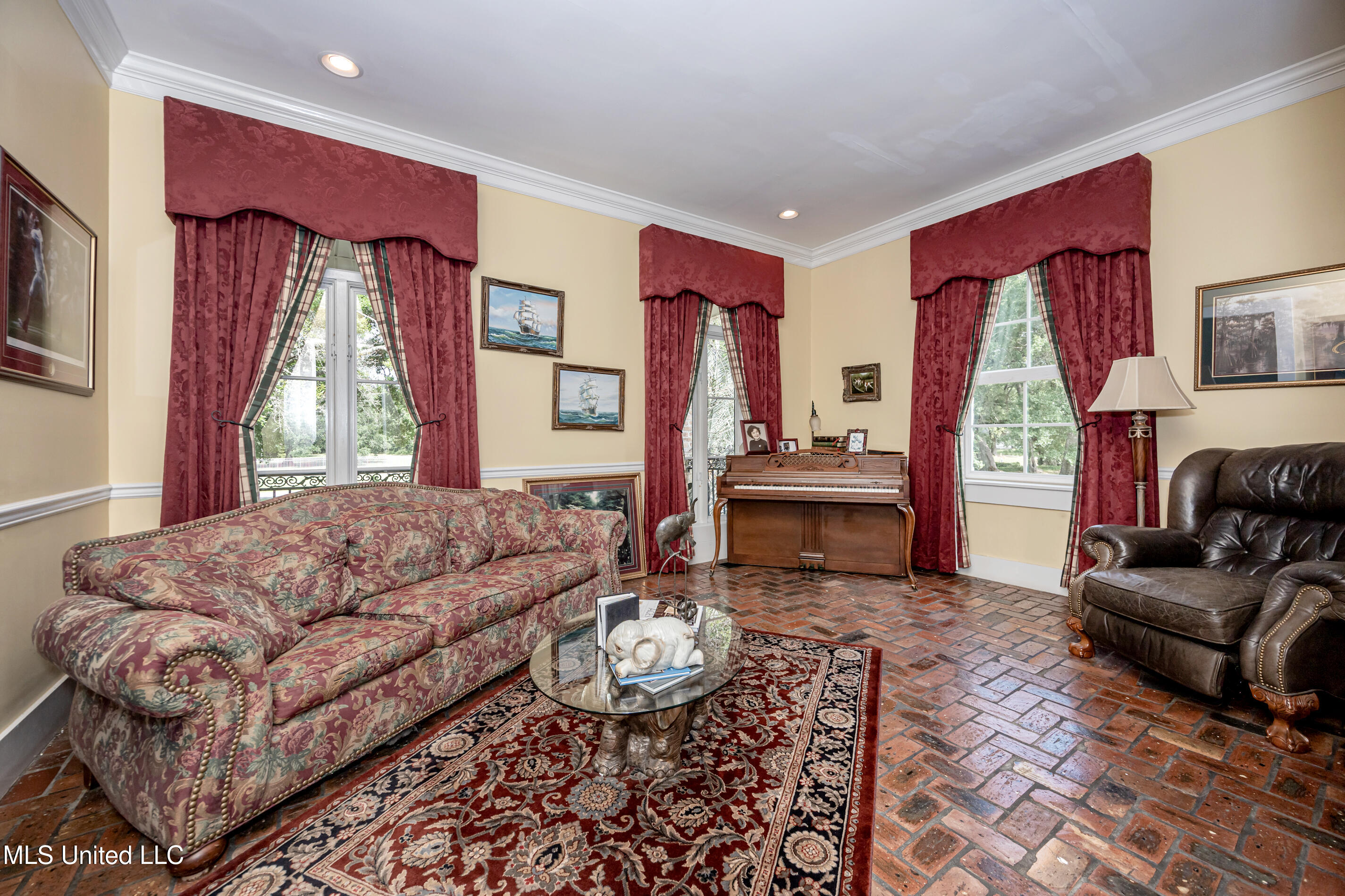 1409 Ladnier Road, Gautier, Mississippi image 9