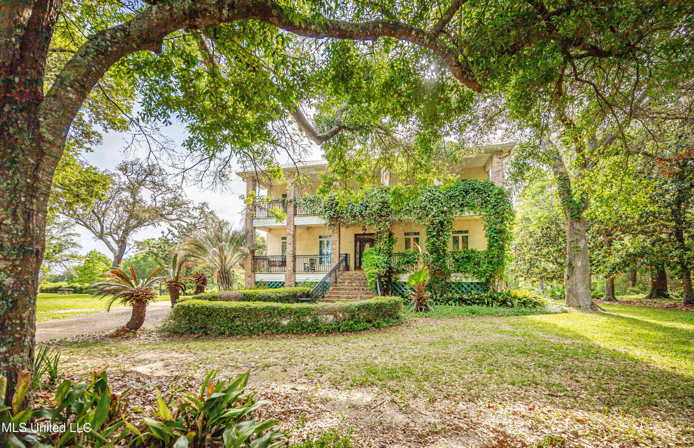 1409 Ladnier Road, Gautier, Mississippi image 1