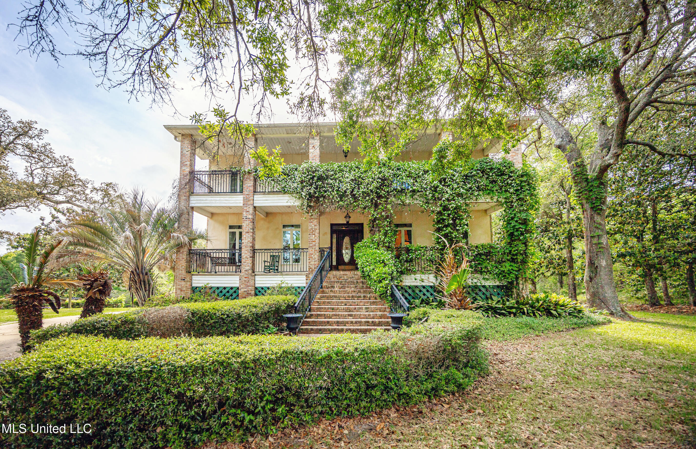 1409 Ladnier Road, Gautier, Mississippi image 2