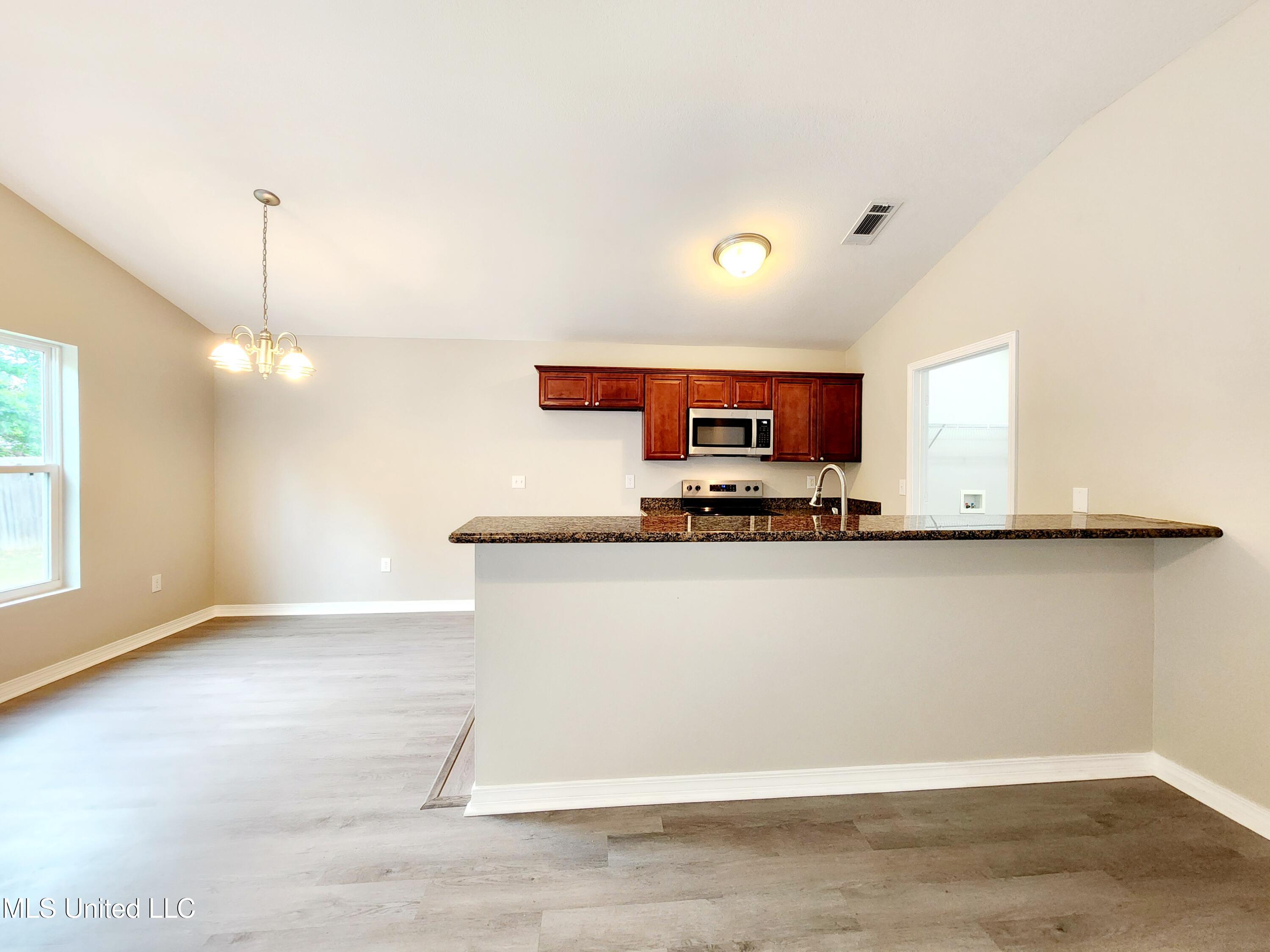 13323 Willow Oak Circle, Gulfport, Mississippi image 9