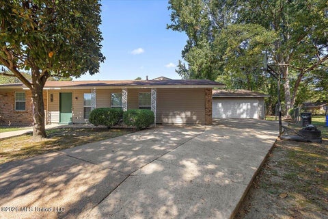 Homes For Sale - 6588 Johnson Place<br/> Jackson, MS 39213