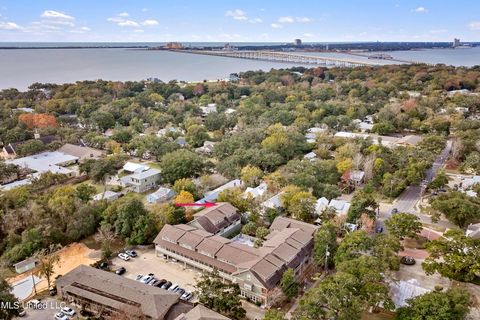 Condominium in Ocean Springs MS 922 Porter Avenue.jpg