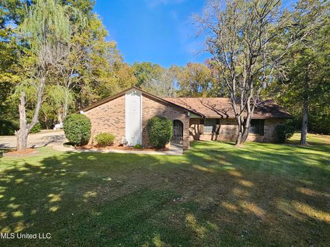 Homes For Sale - 102 Magnolia Circle<br/> Warren County, Vicksburg, MS 39180