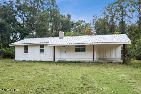 Homes For Sale - 20228 Lewis Lane<br/> Picayune, MS 39466