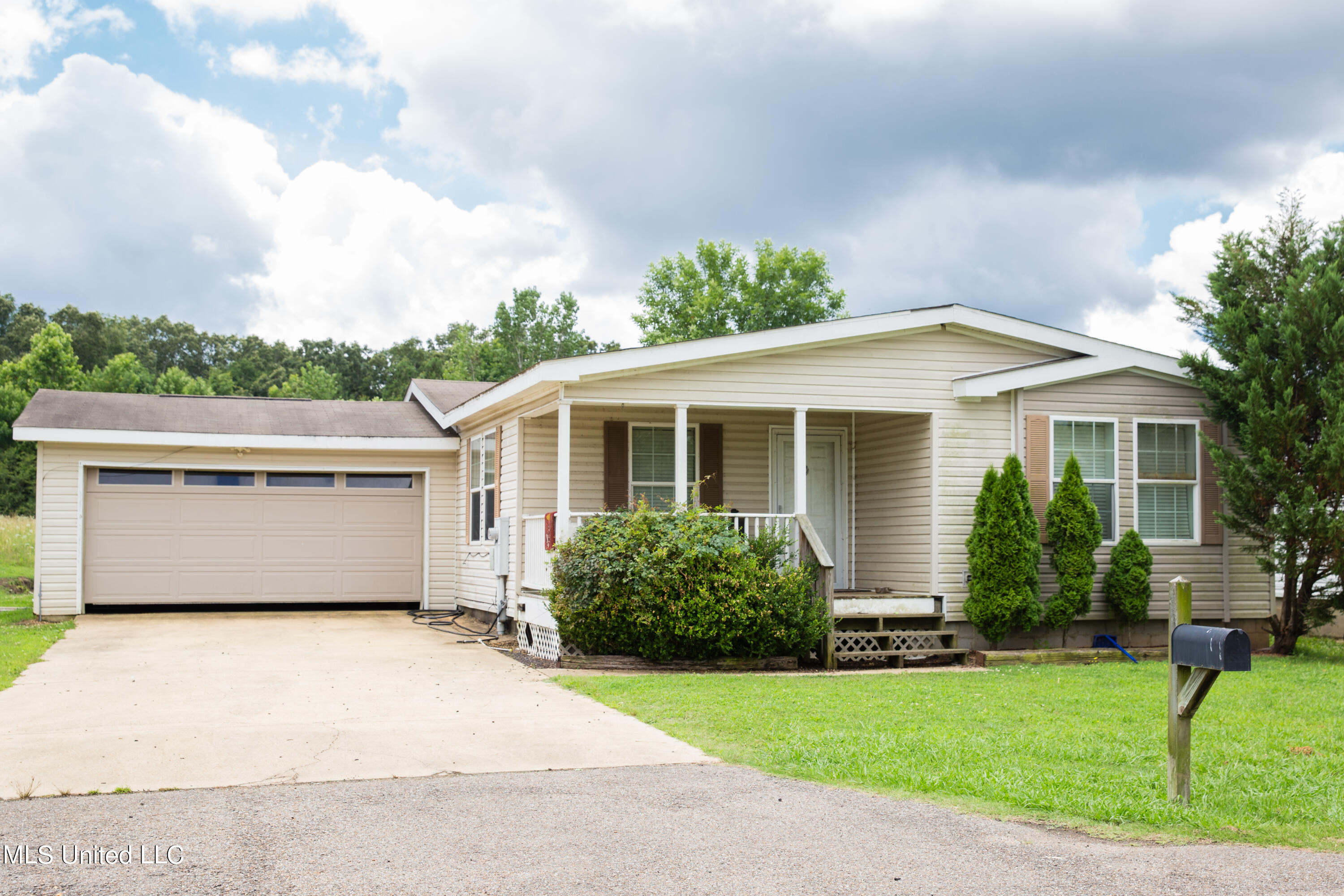 44 Crest Oak Drive, Starkville, Mississippi image 1