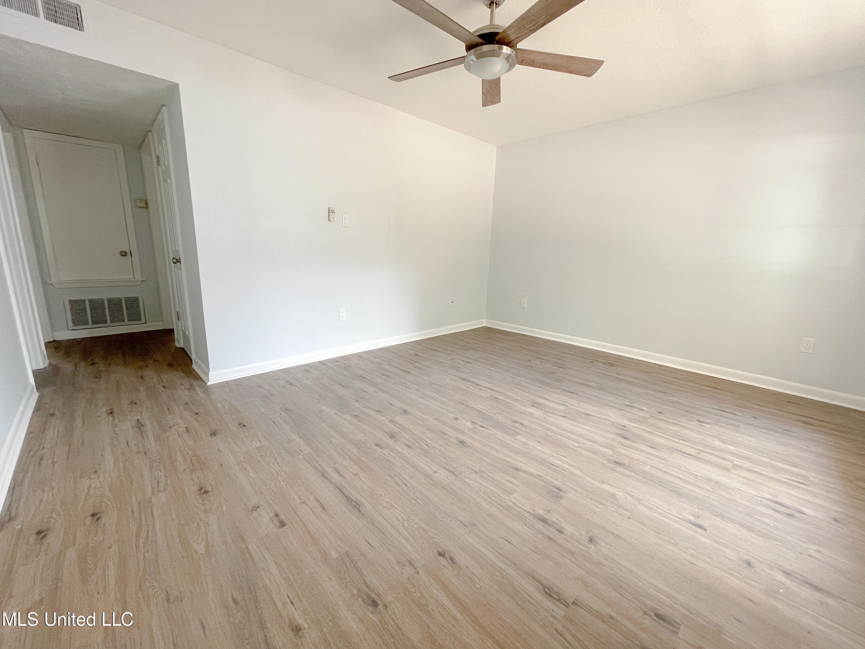 Photo 1 of 6 — 1505 N West Street Unit F3, Jackson, MS 39202