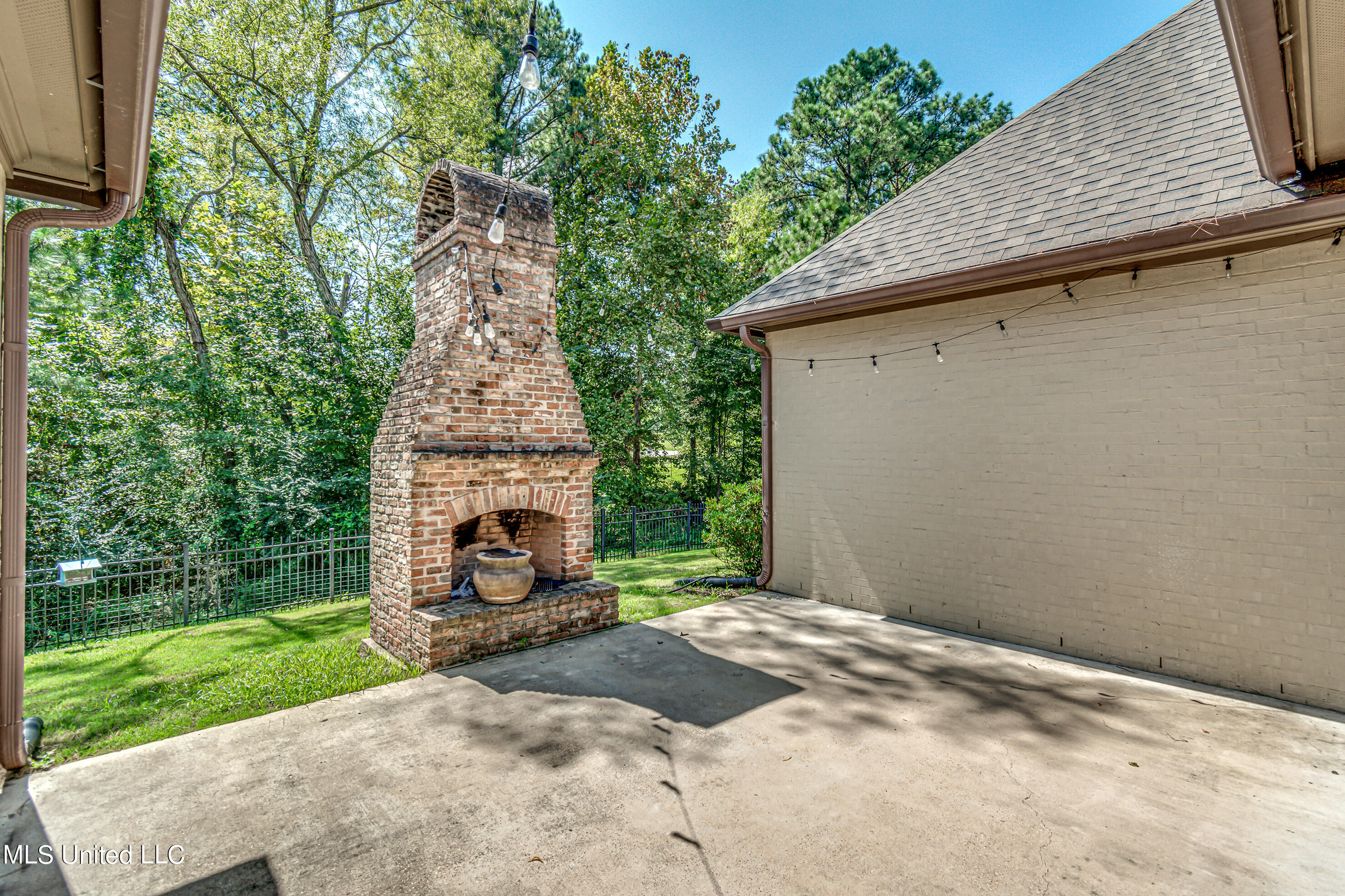 Madison, Mississippi 39110, United States, 4 Bedrooms Bedrooms, ,3 BathroomsBathrooms,Residential,Pending,42076