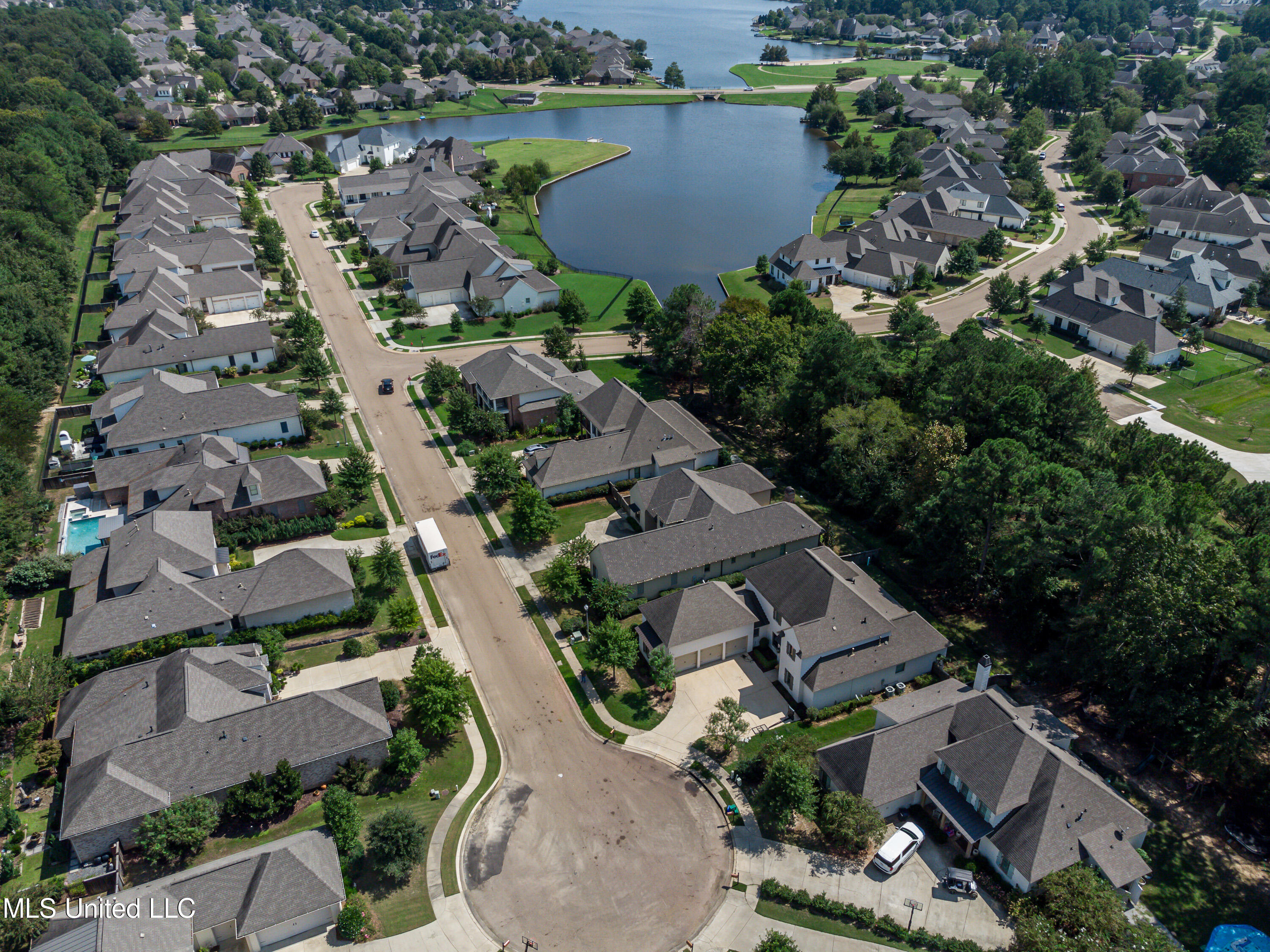 Madison, Mississippi 39110, United States, 4 Bedrooms Bedrooms, ,3 BathroomsBathrooms,Residential,Pending,42076