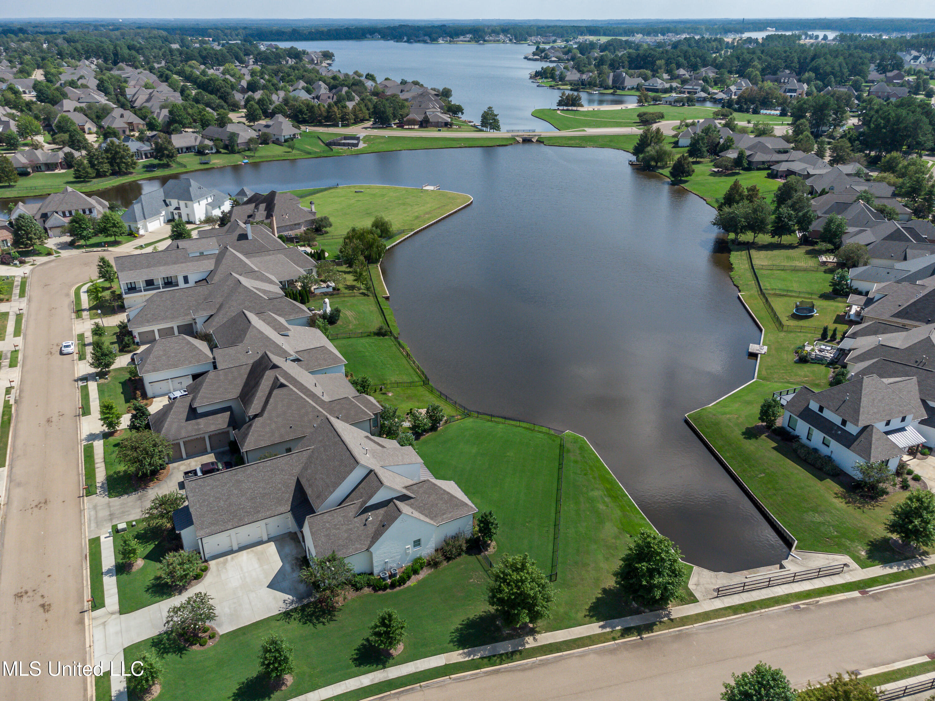 Madison, Mississippi 39110, United States, 4 Bedrooms Bedrooms, ,3 BathroomsBathrooms,Residential,Pending,42076