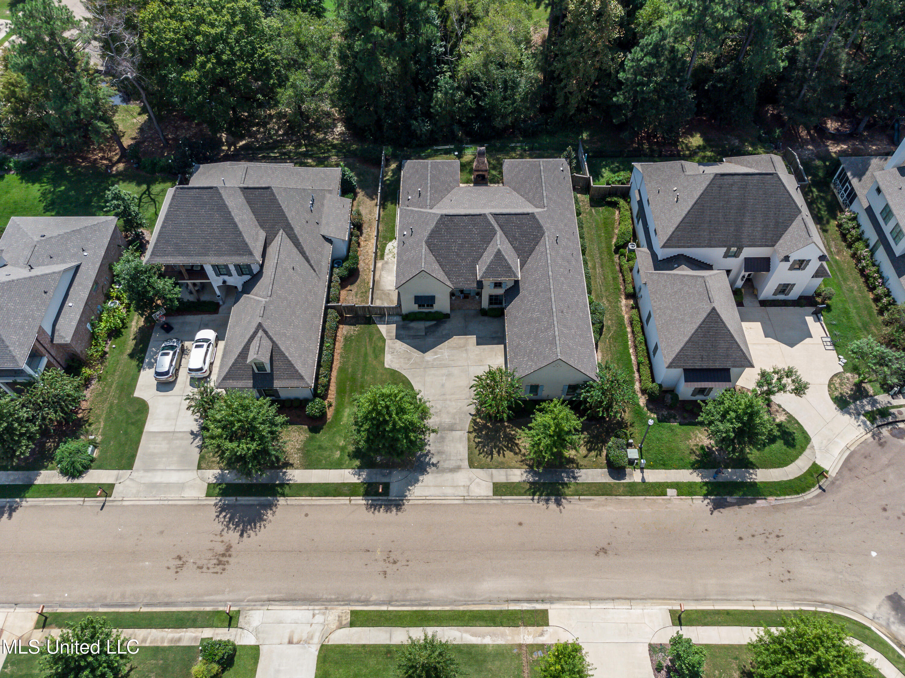 Madison, Mississippi 39110, United States, 4 Bedrooms Bedrooms, ,3 BathroomsBathrooms,Residential,Pending,42076