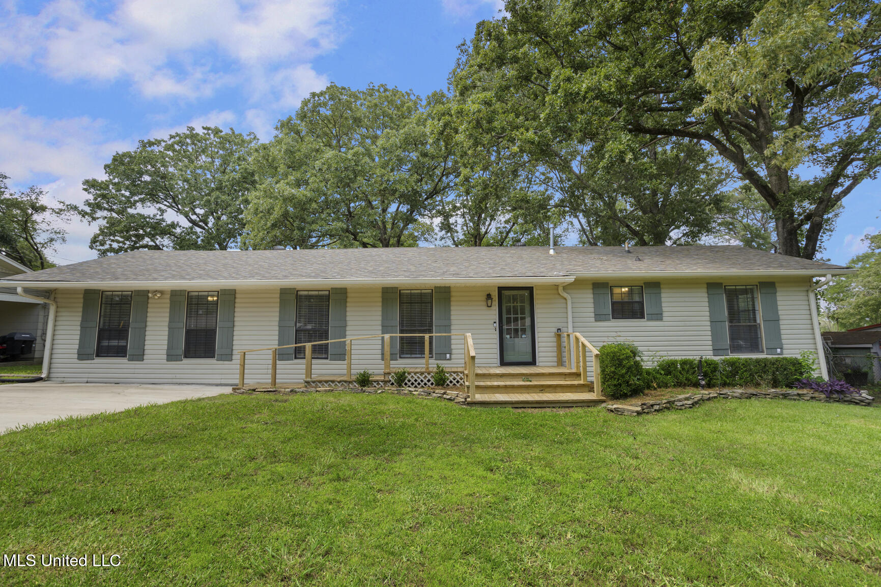 225 Maxine Drive, Pearl, Mississippi image 1