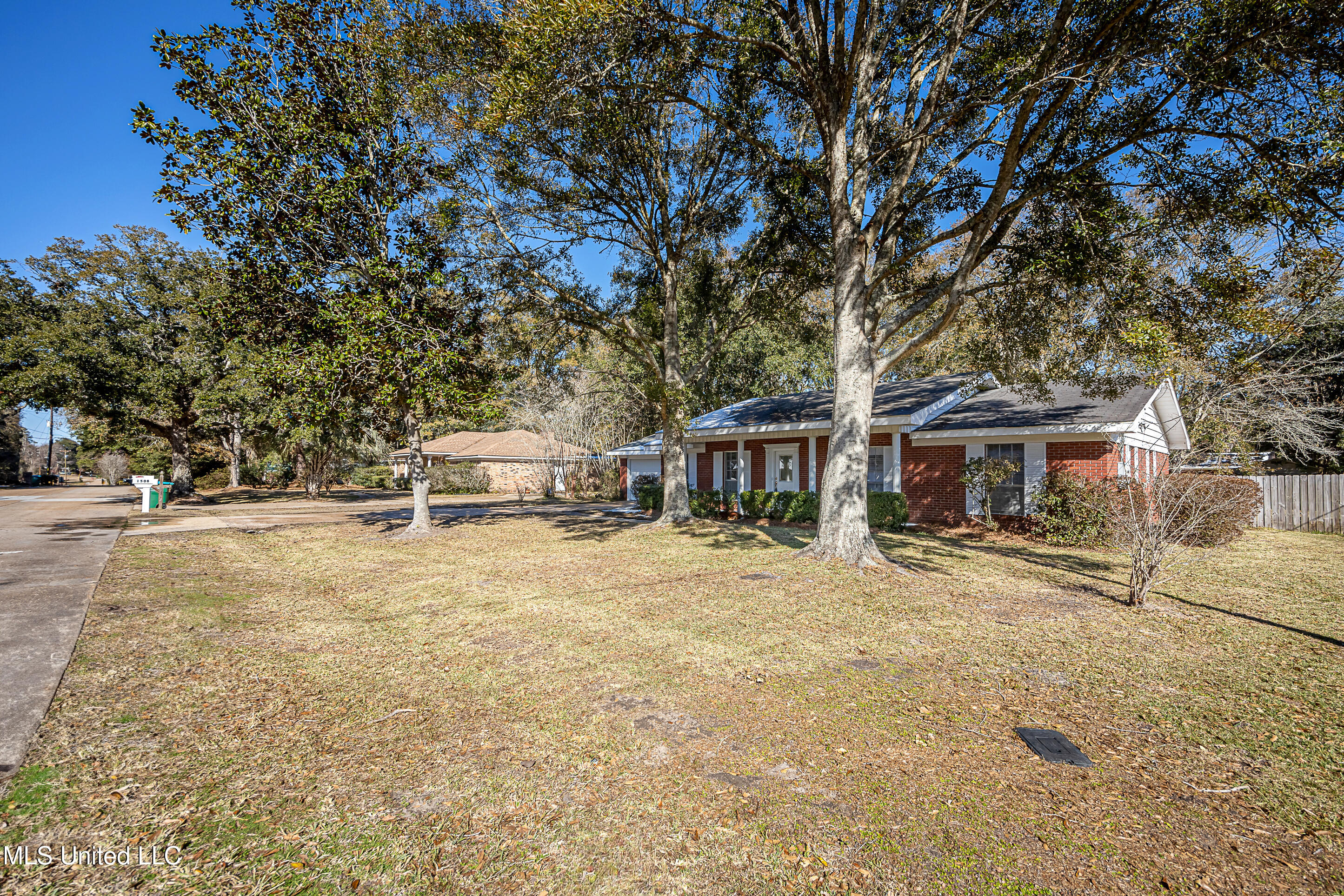 1508 Seacliffe Drive, Gautier, Mississippi image 2